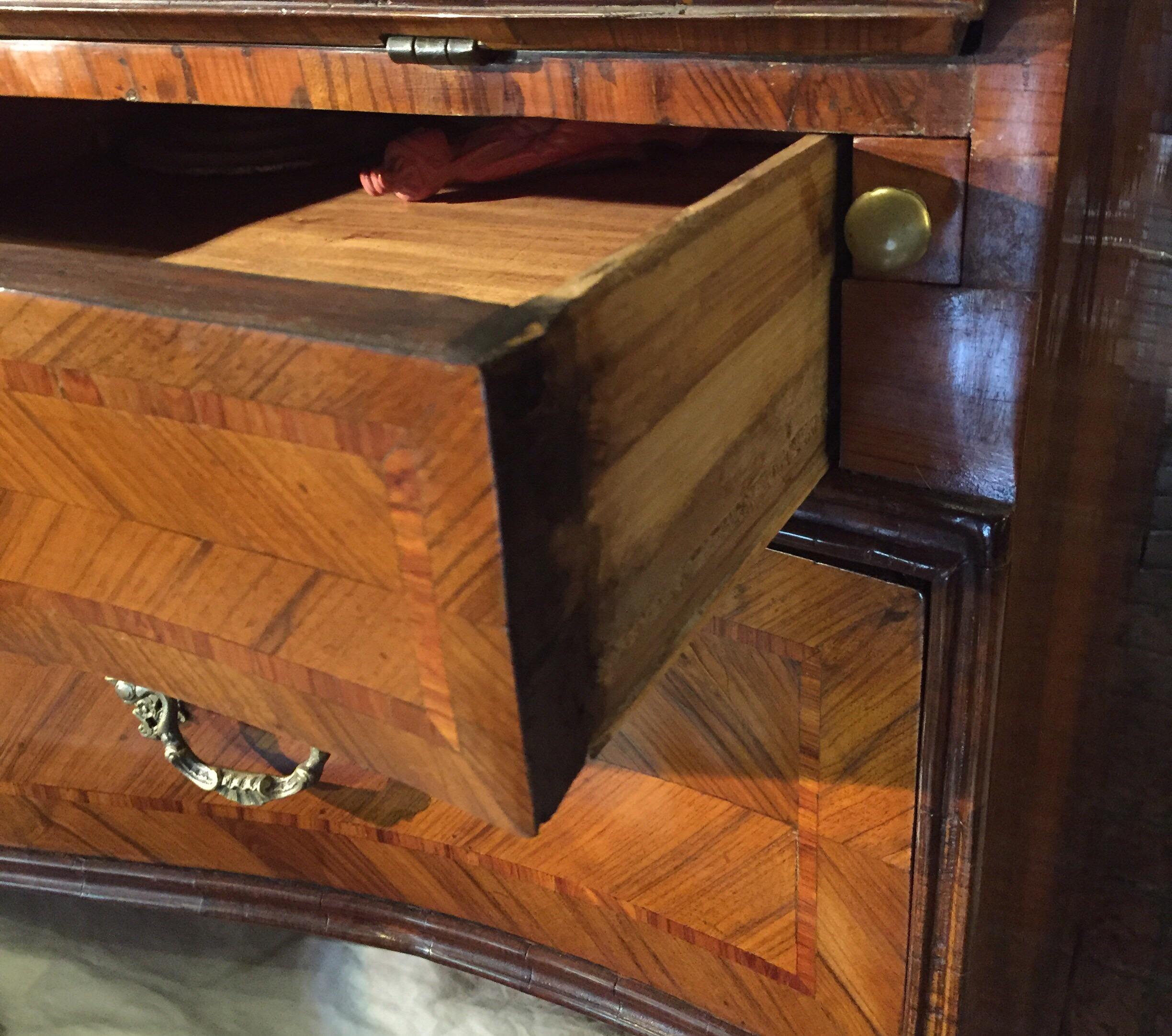 18th Century Louis XV Bureau Italian Genoese Walnut Marquetry Drop-Front Desk For Sale 5