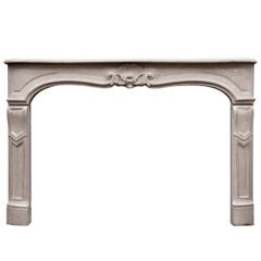 18. Jahrhundert Louis XV. Kamin aus Caen-Stein