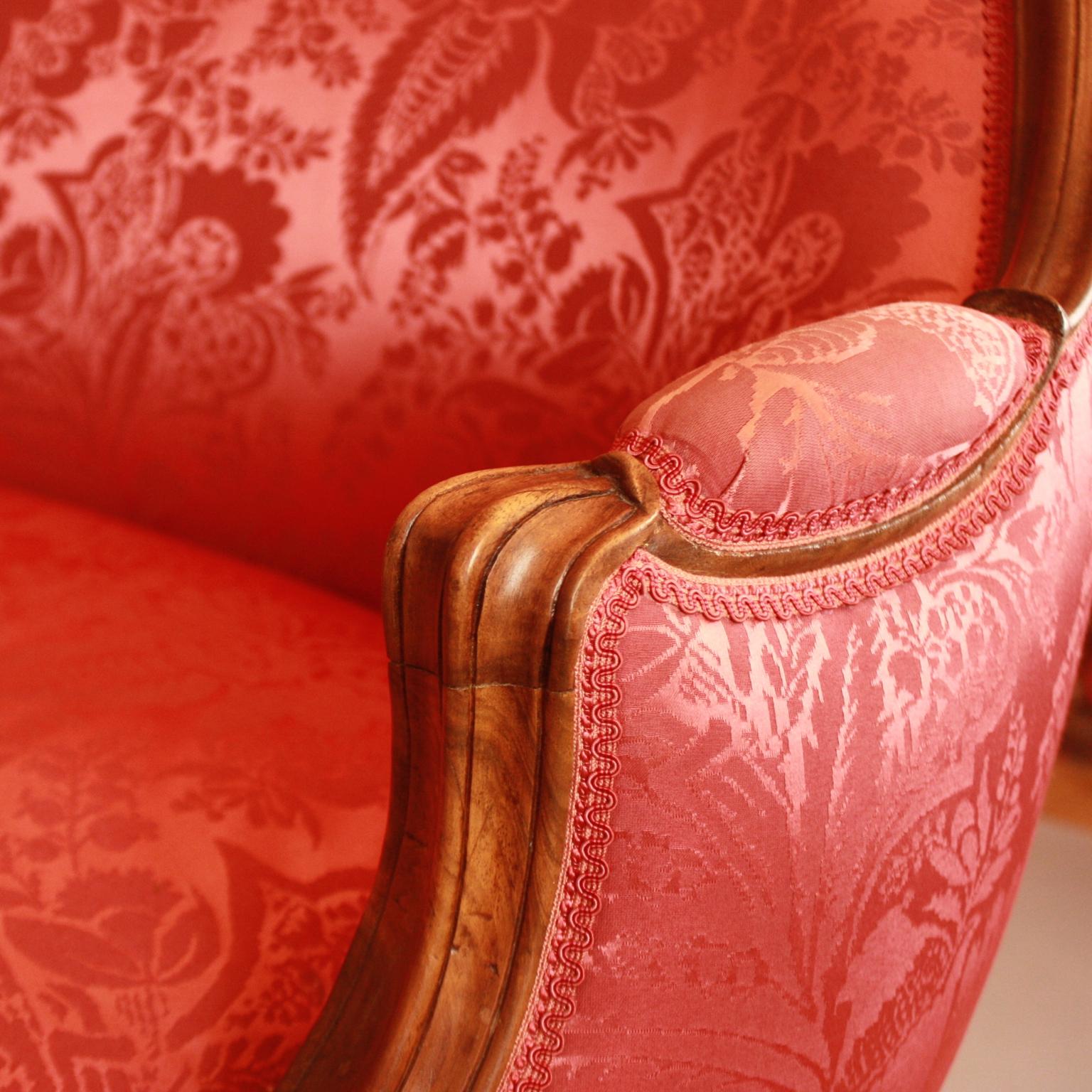18th Century French Louis XV Carved Walnut Red Silk Settee 'Canape en Corbeille' 9