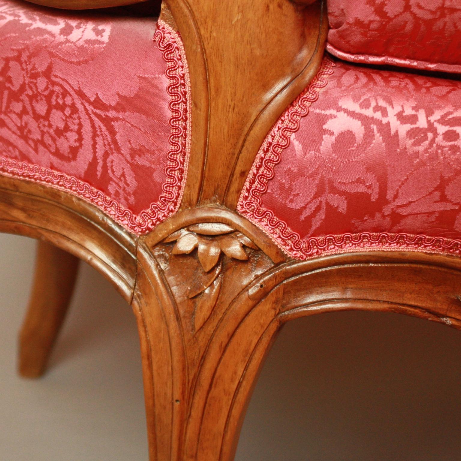 18th Century French Louis XV Carved Walnut Red Silk Settee 'Canape en Corbeille' 3