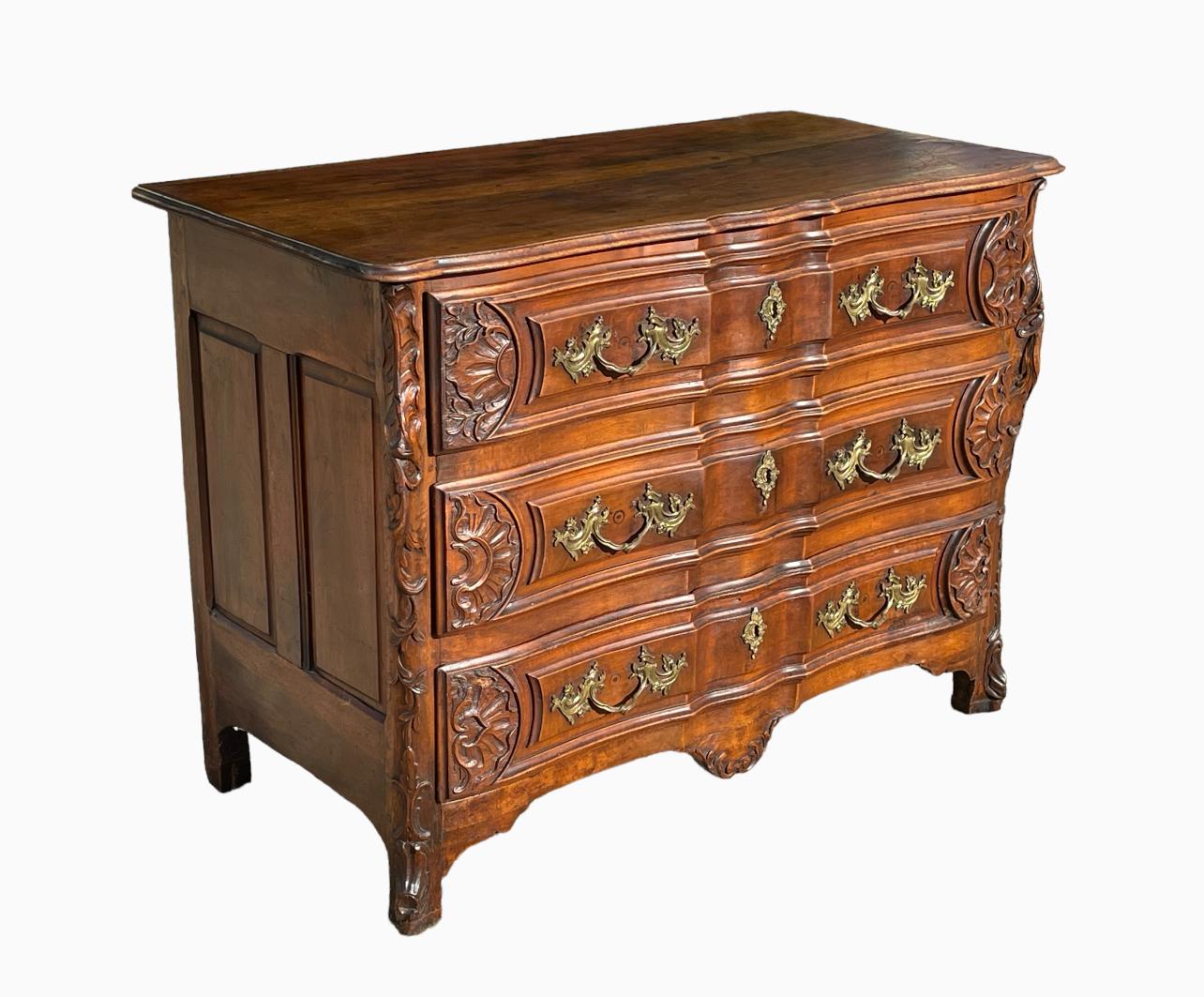18th Century and Earlier 18th Century - Louis XV Chest Of Drawers In Walnut For Sale