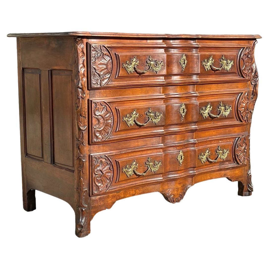 18th Century - Louis XV Chest Of Drawers In Walnut