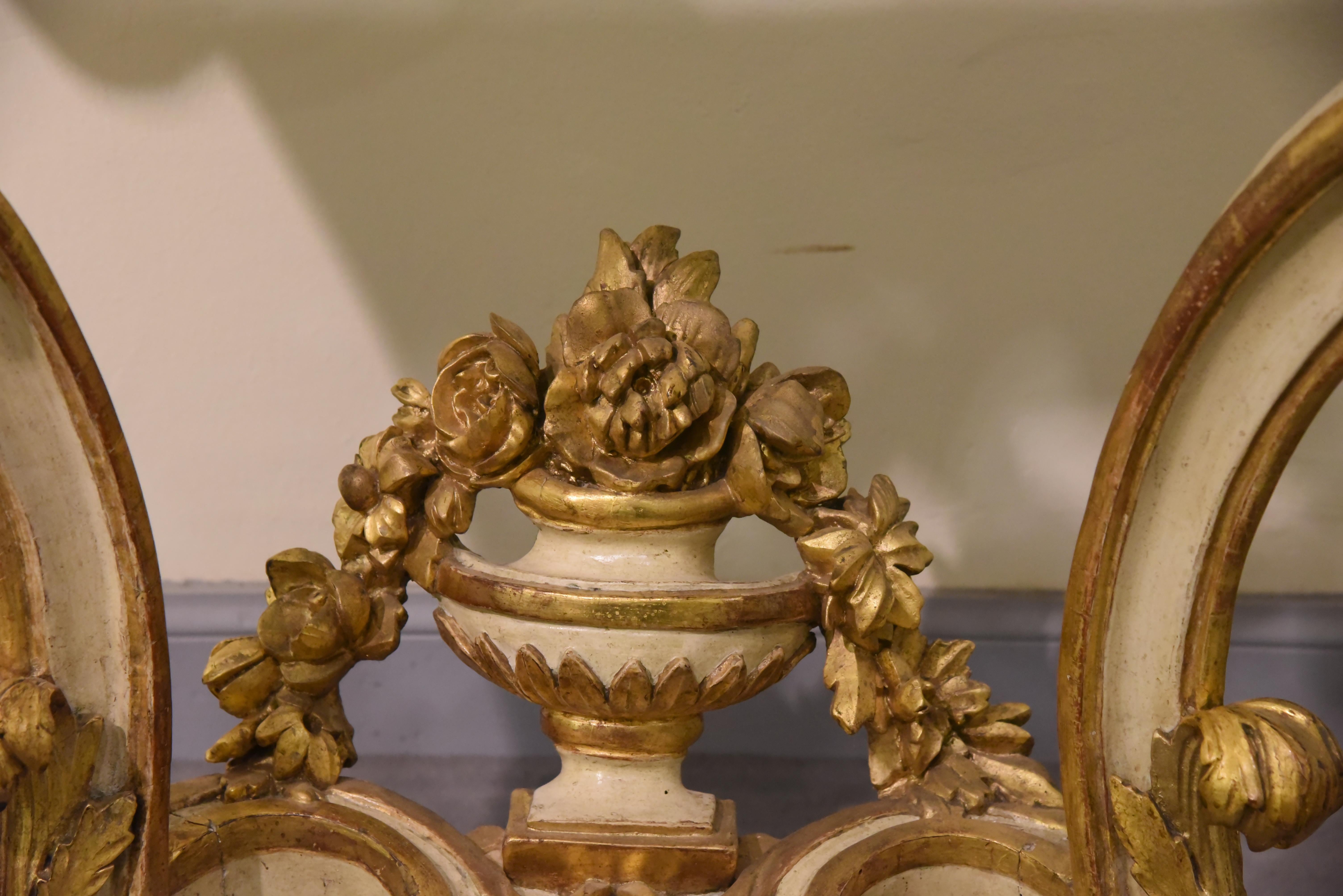 18th Century Louis XV console Hand-Sculpted Gilt Ivory lacquere, Mid 1700s For Sale 4