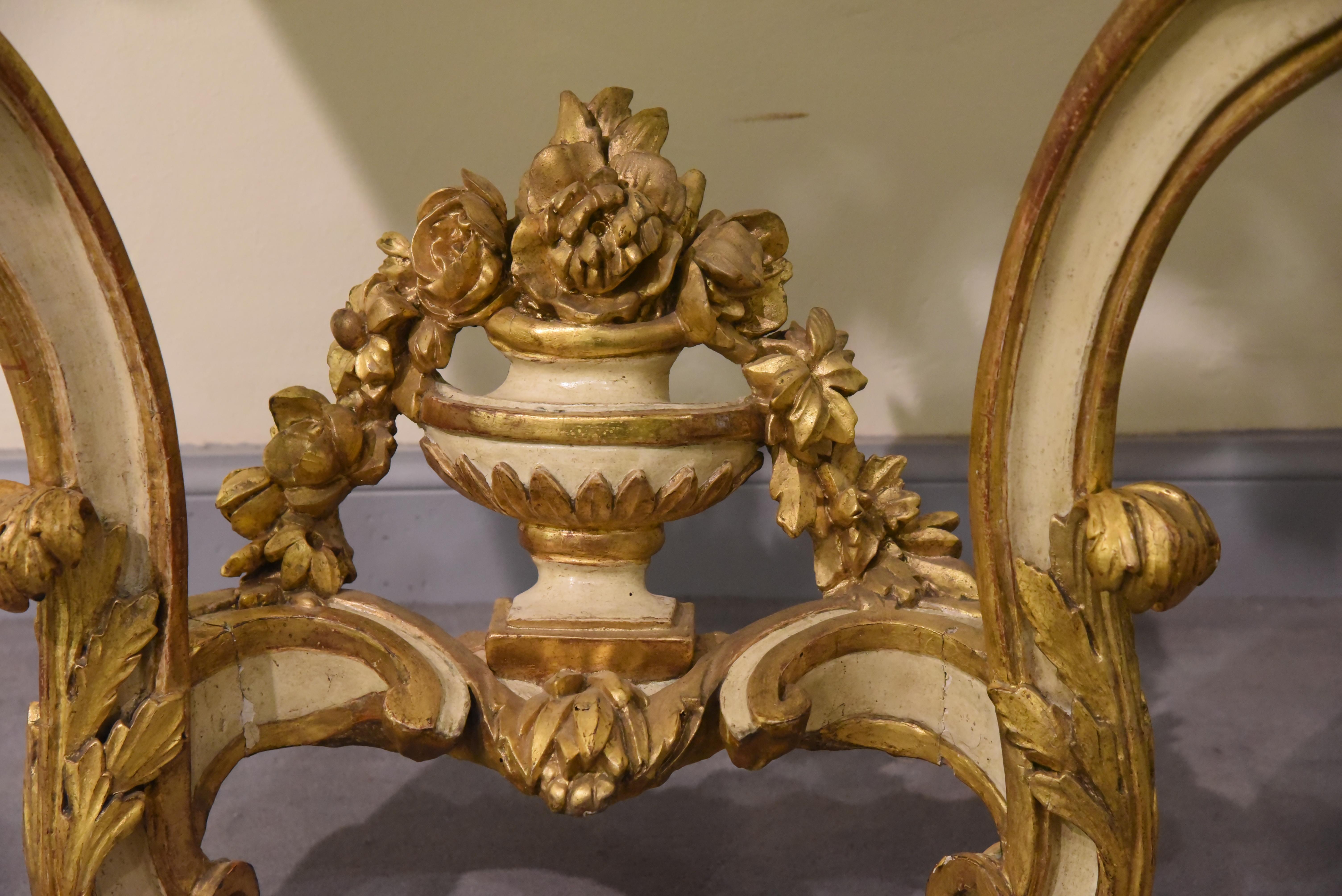 18th Century Louis XV console Hand-Sculpted Gilt Ivory lacquere, Mid 1700s In Good Condition For Sale In Torino, Torino