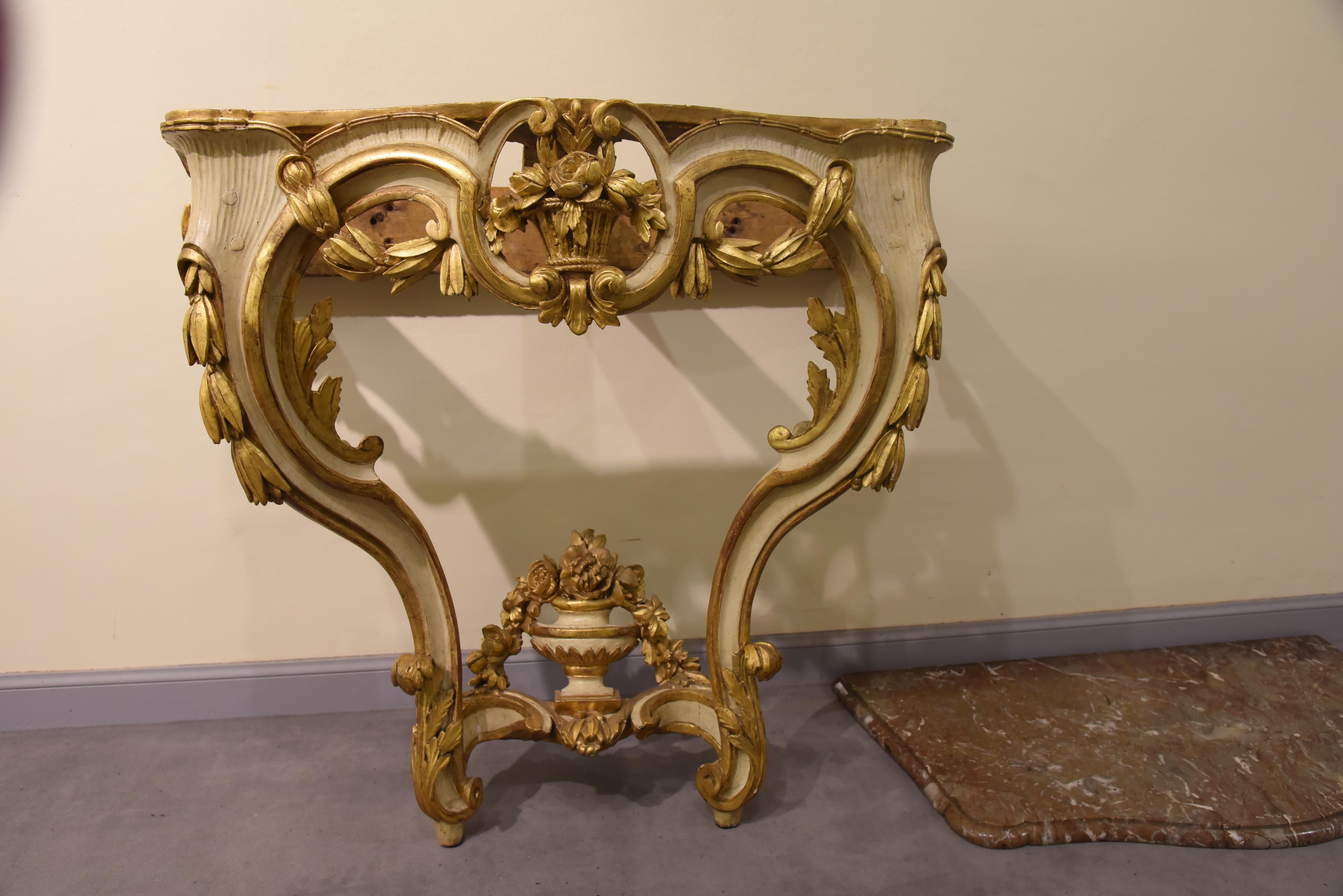 17th Century 18th Century Louis XV console Hand-Sculpted Gilt Ivory lacquere, Mid 1700s For Sale