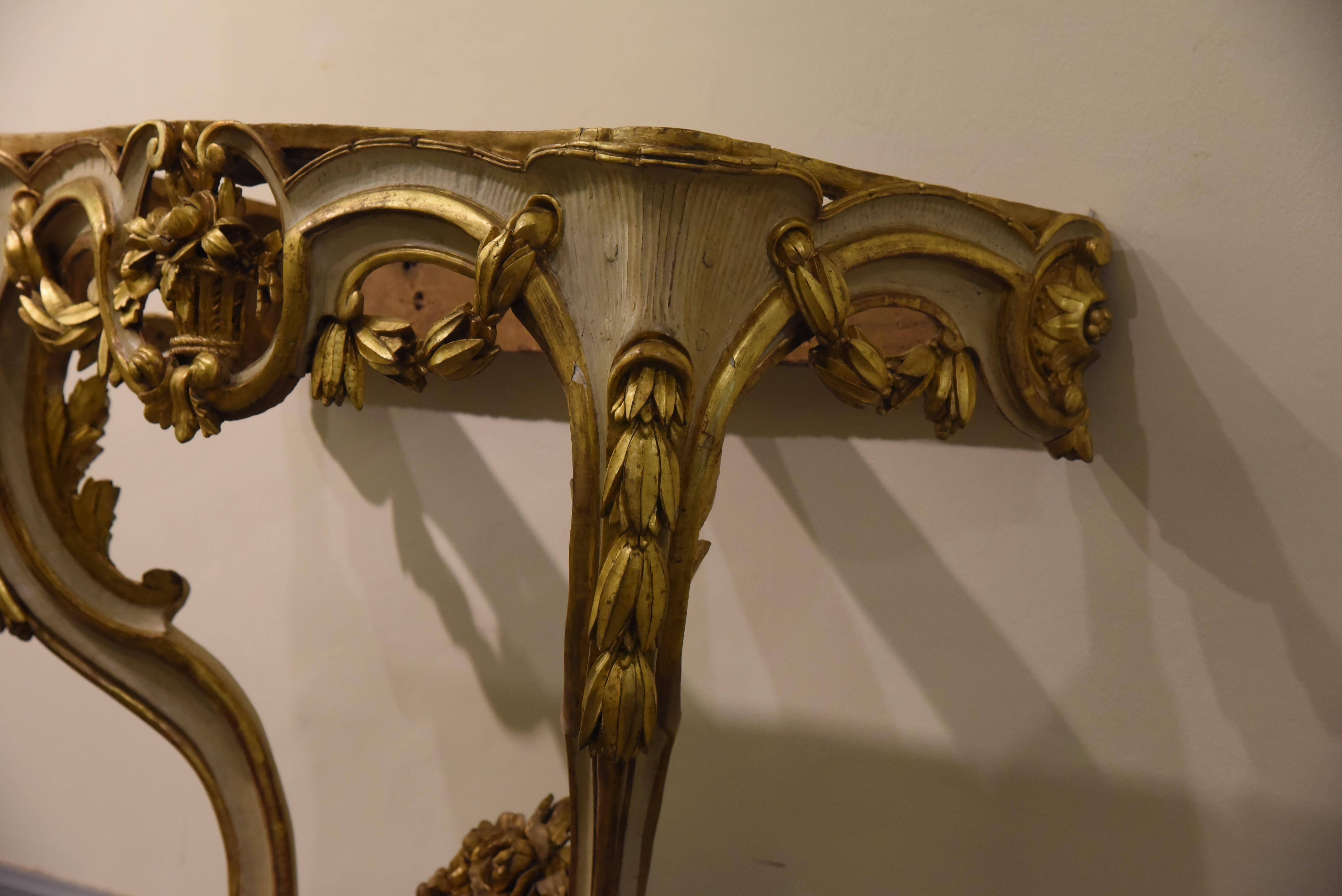 18th Century Louis XV console Hand-Sculpted Gilt Ivory lacquere, Mid 1700s For Sale 3