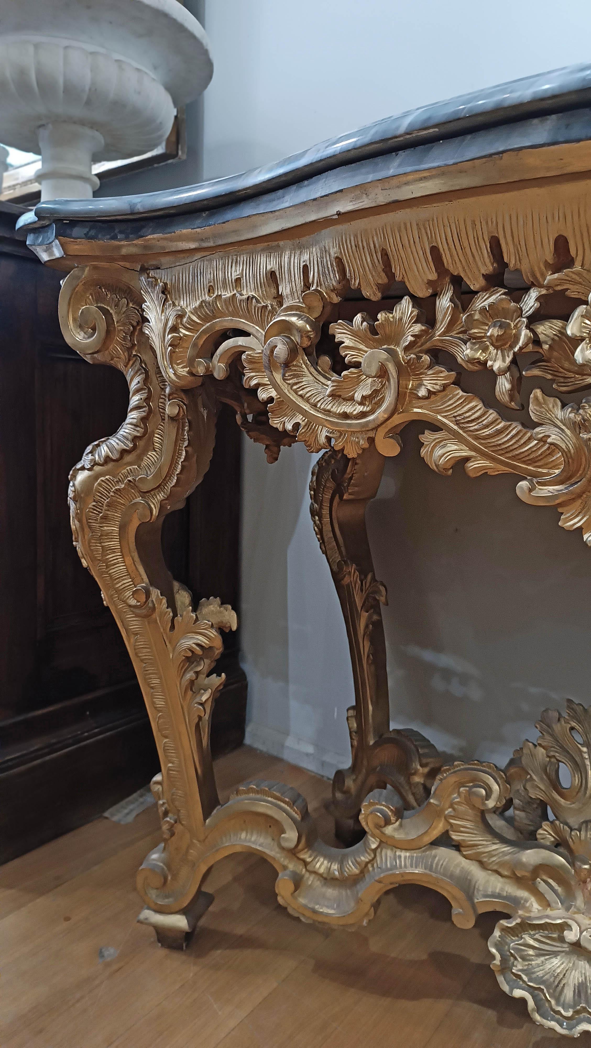 lOUIS XV KONSOLLE DES 18. JAHRHUNDERTS AUS GOLDEM HOLZ UND BARDIGLIO-MARBEL im Zustand „Gut“ im Angebot in Firenze, FI