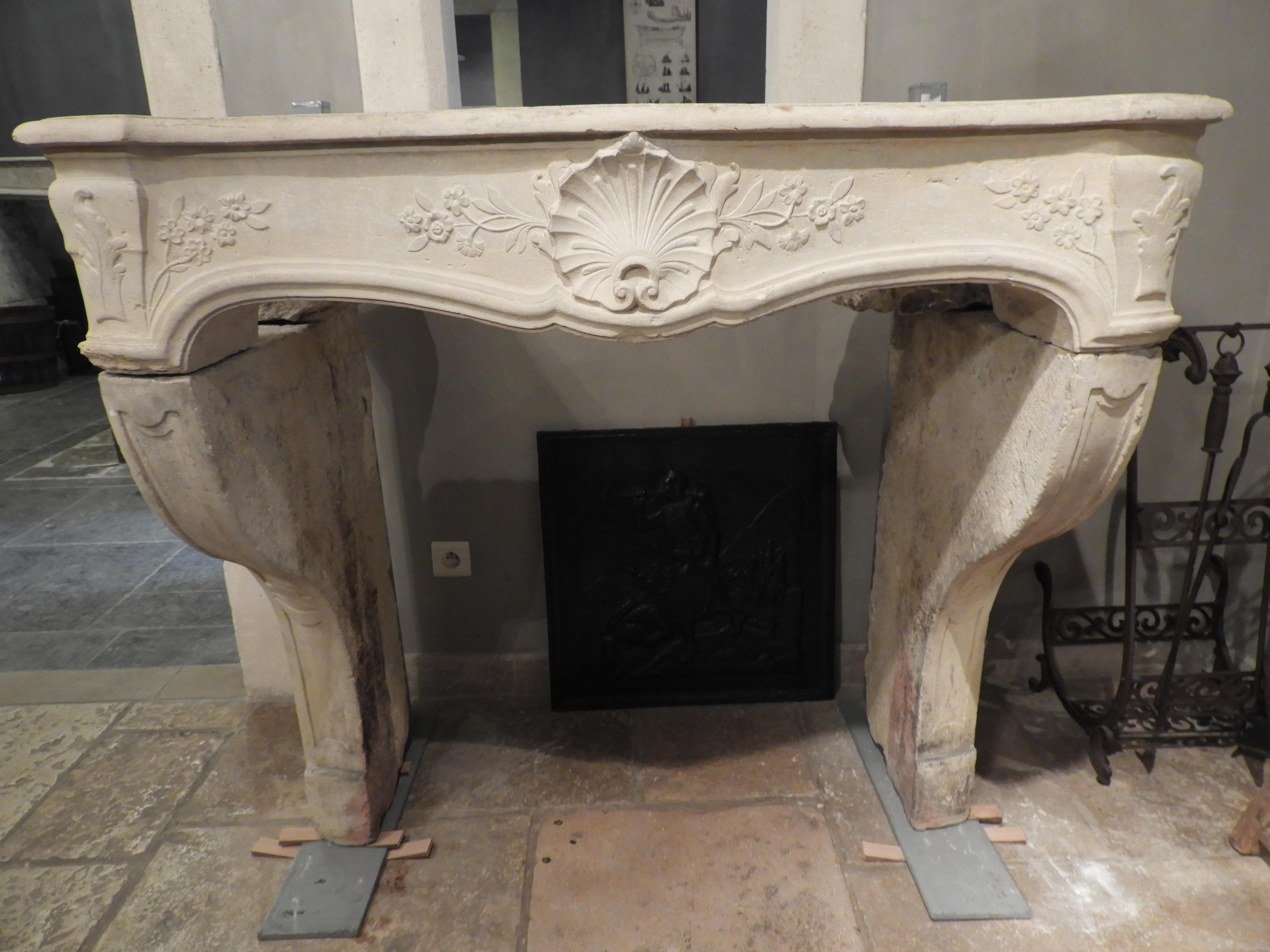 18th Century Louis XV Decorative Fireplace in French Limestone For Sale 12