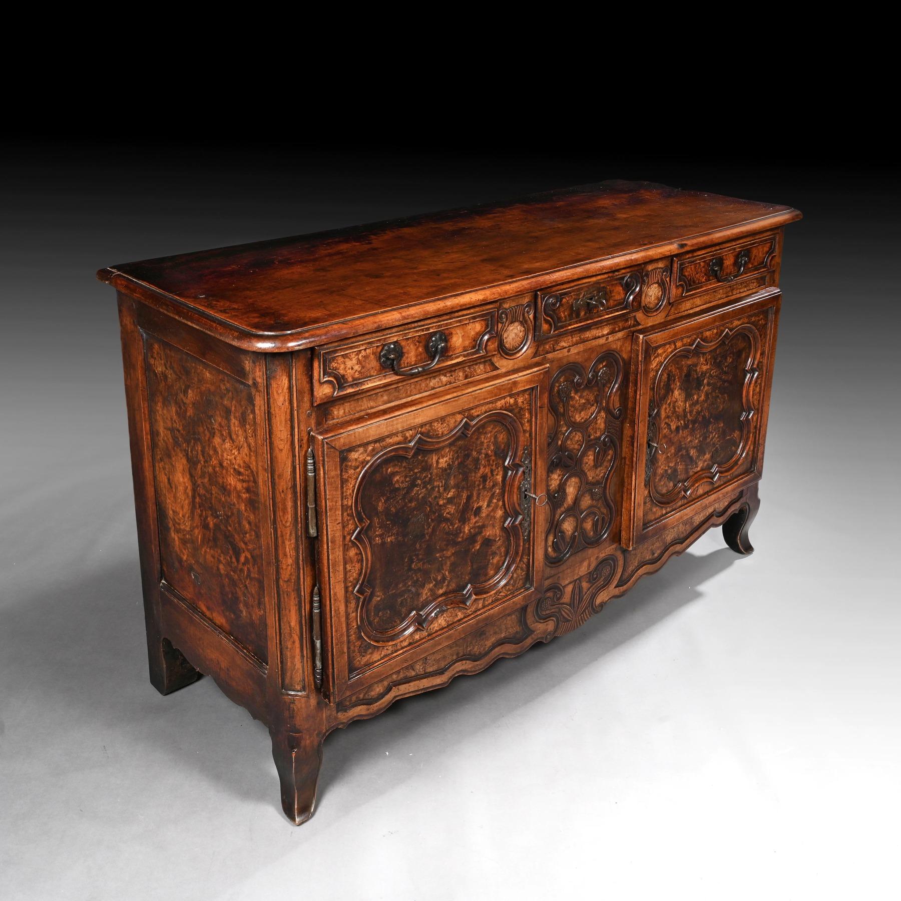 18th Century Louis XV French Burr Ash Bressan Buffet of Excellent Color In Good Condition In Benington, Herts