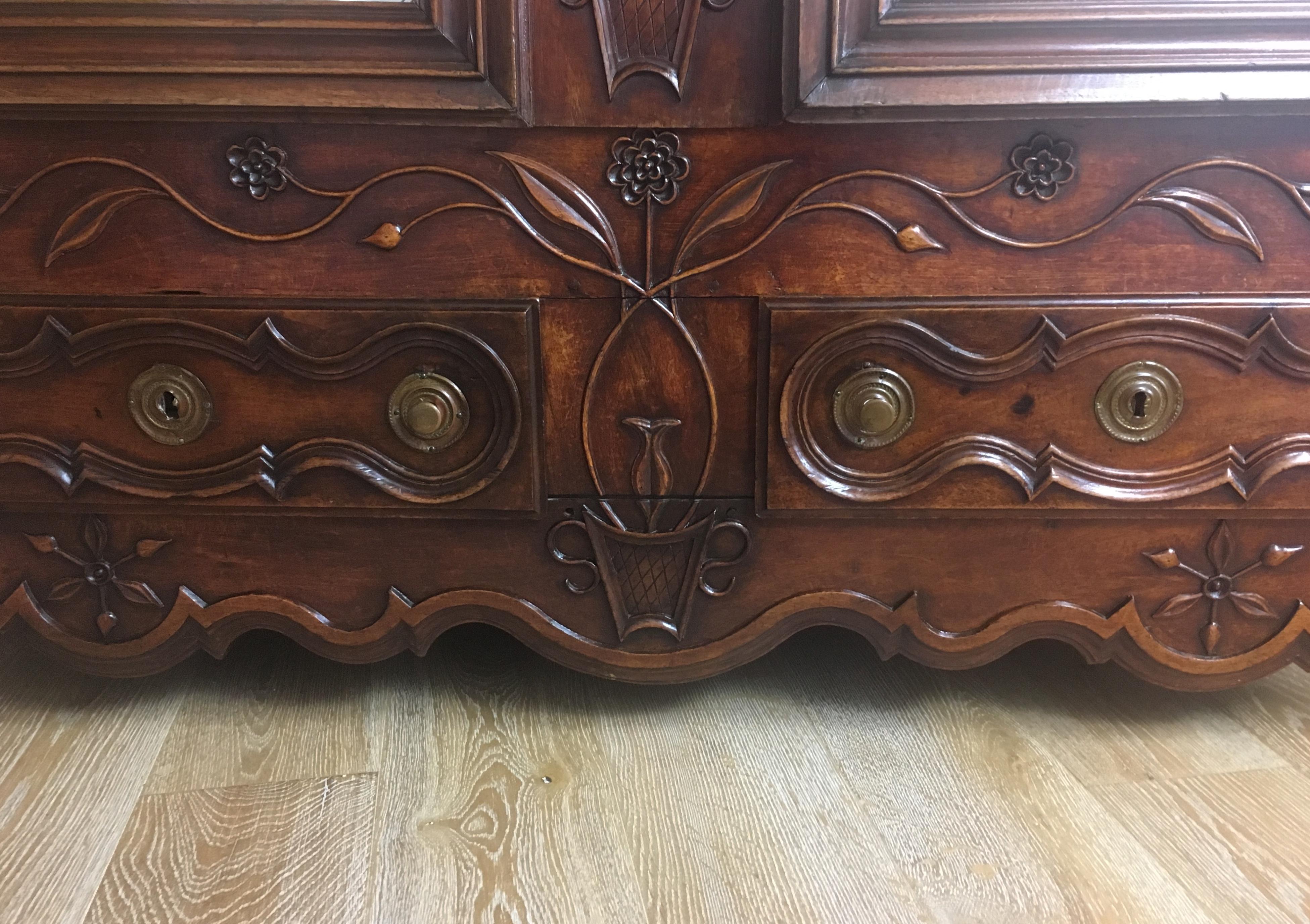 18th Century French Louis XV Armoire, Antique Walnut Armoire Louis XV Style In Good Condition For Sale In Miami, FL