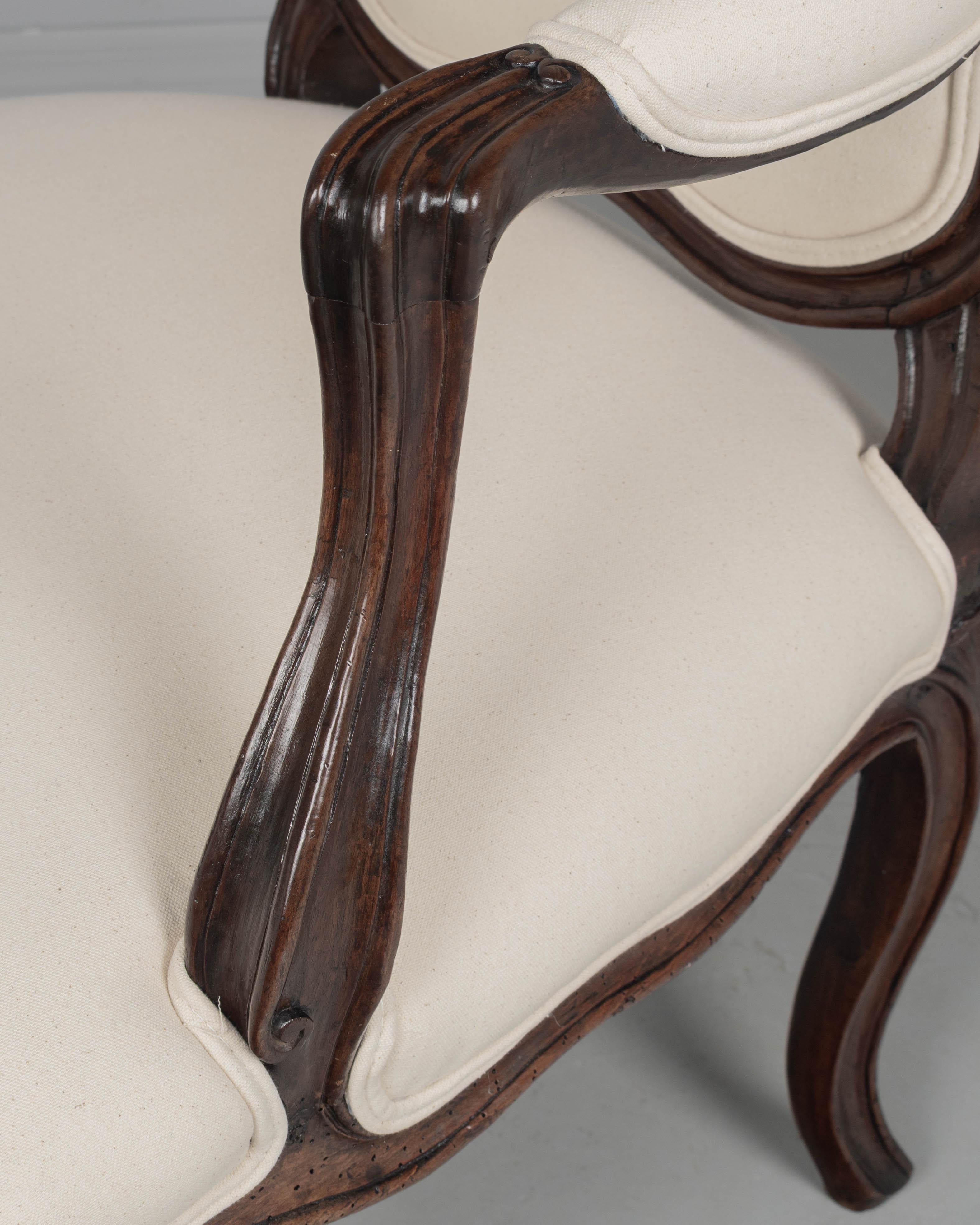 Poltrona Fauteuil francese del XVIII secolo Luigi XV in vendita 4