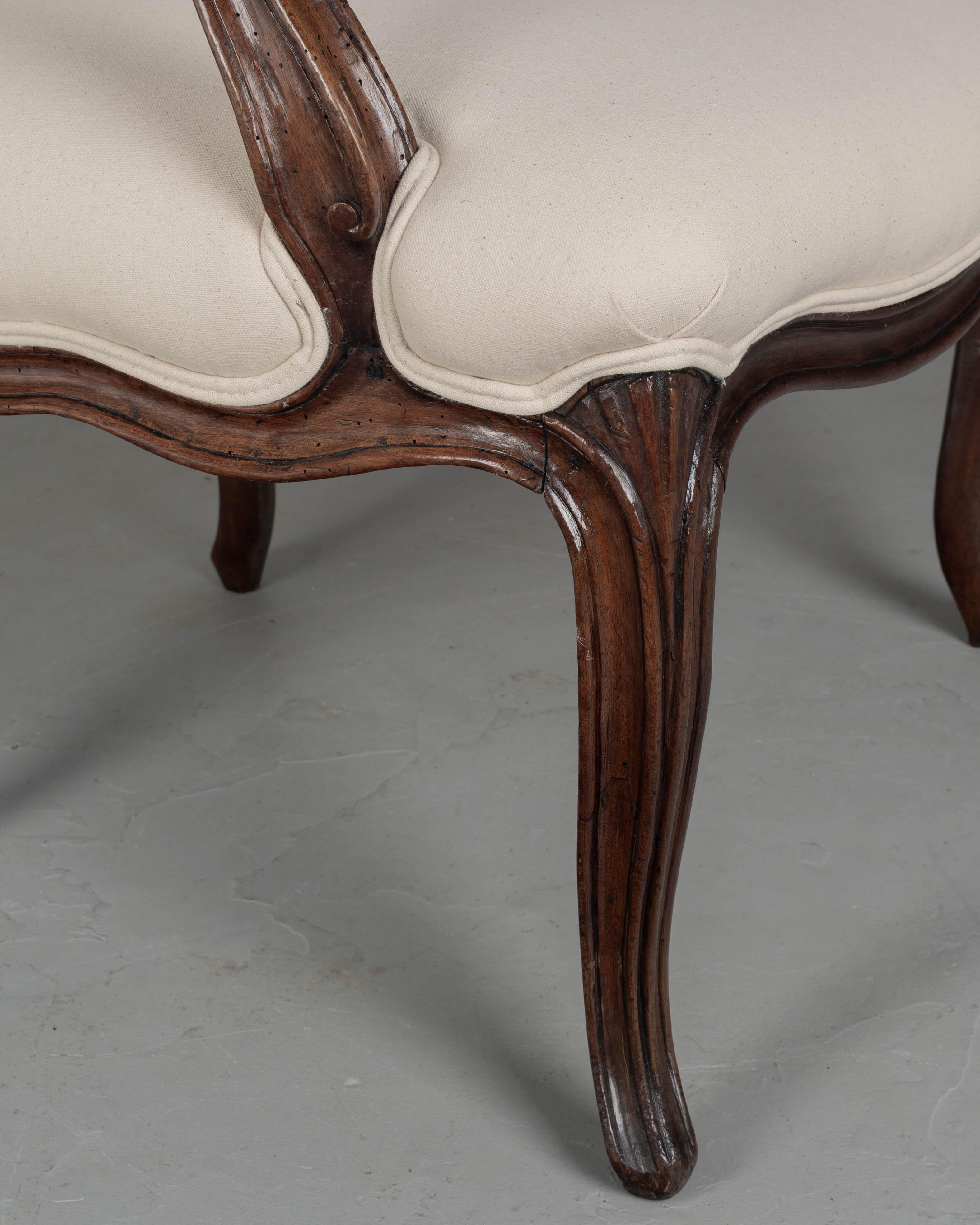 Poltrona Fauteuil francese del XVIII secolo Luigi XV in vendita 5