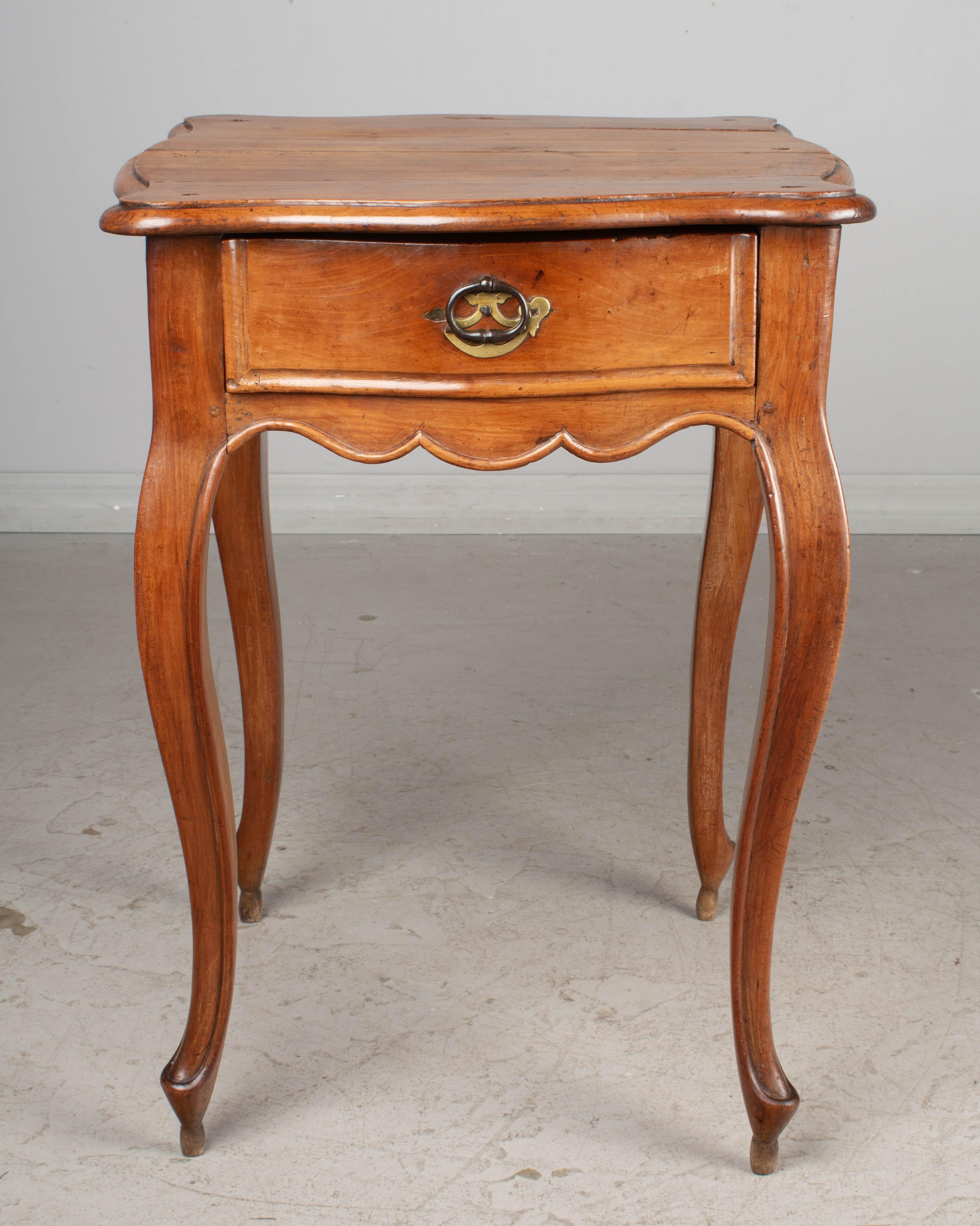 18th Century Louis XV French Provençal Side Table For Sale 1