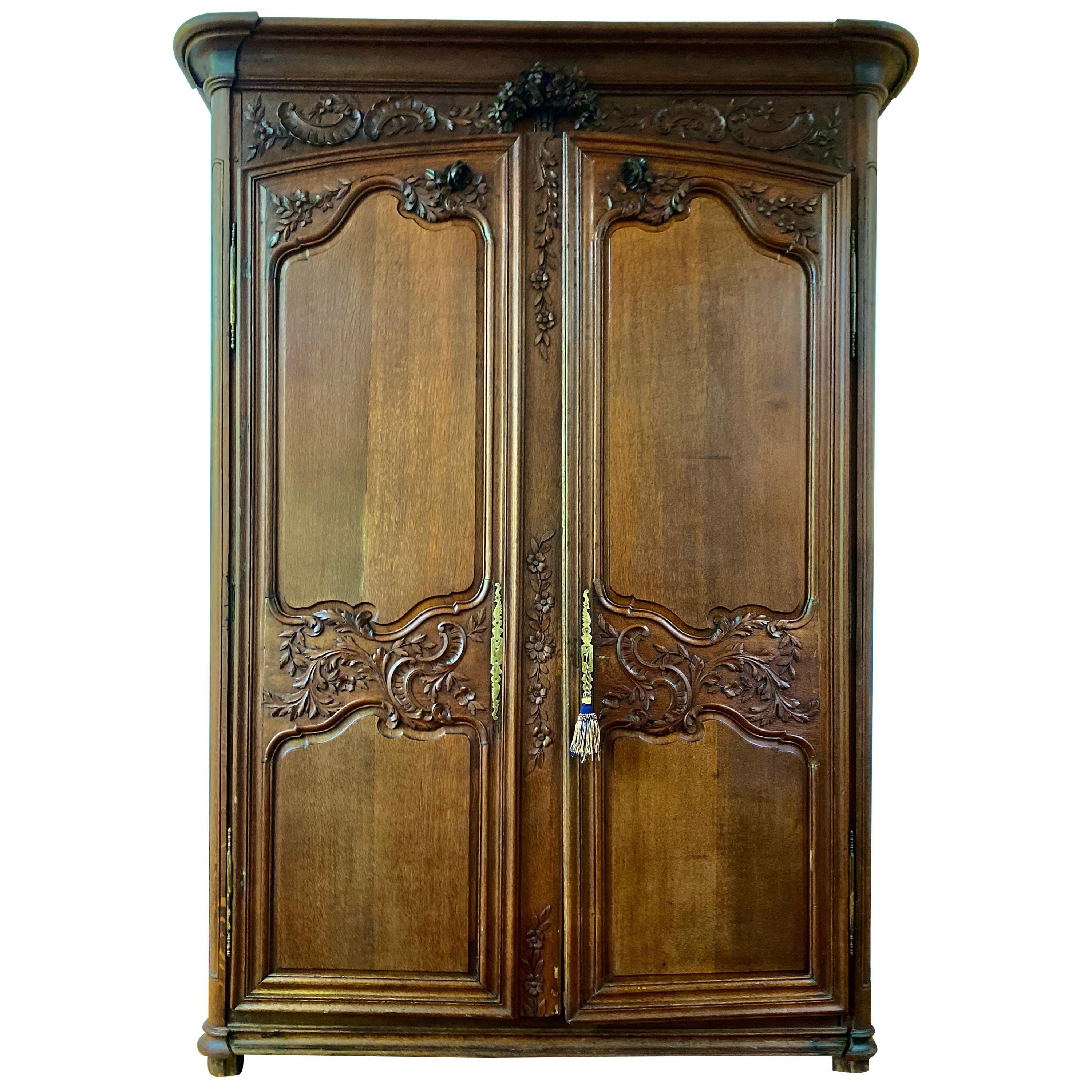 18th Century Louis XV French Provincial Carved Armoire or Wardrobe France, 1700s For Sale