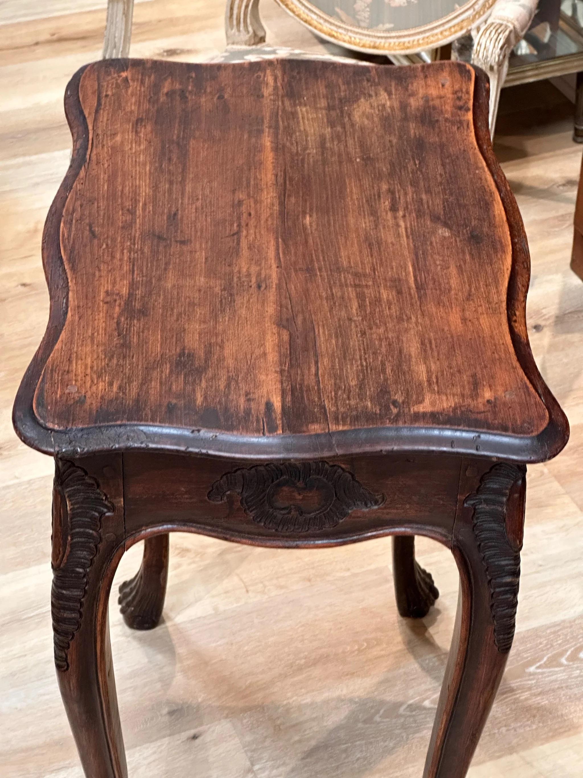 Table d'appoint Louis XV du XVIIIe siècle Bon état - En vente à Charlottesville, VA