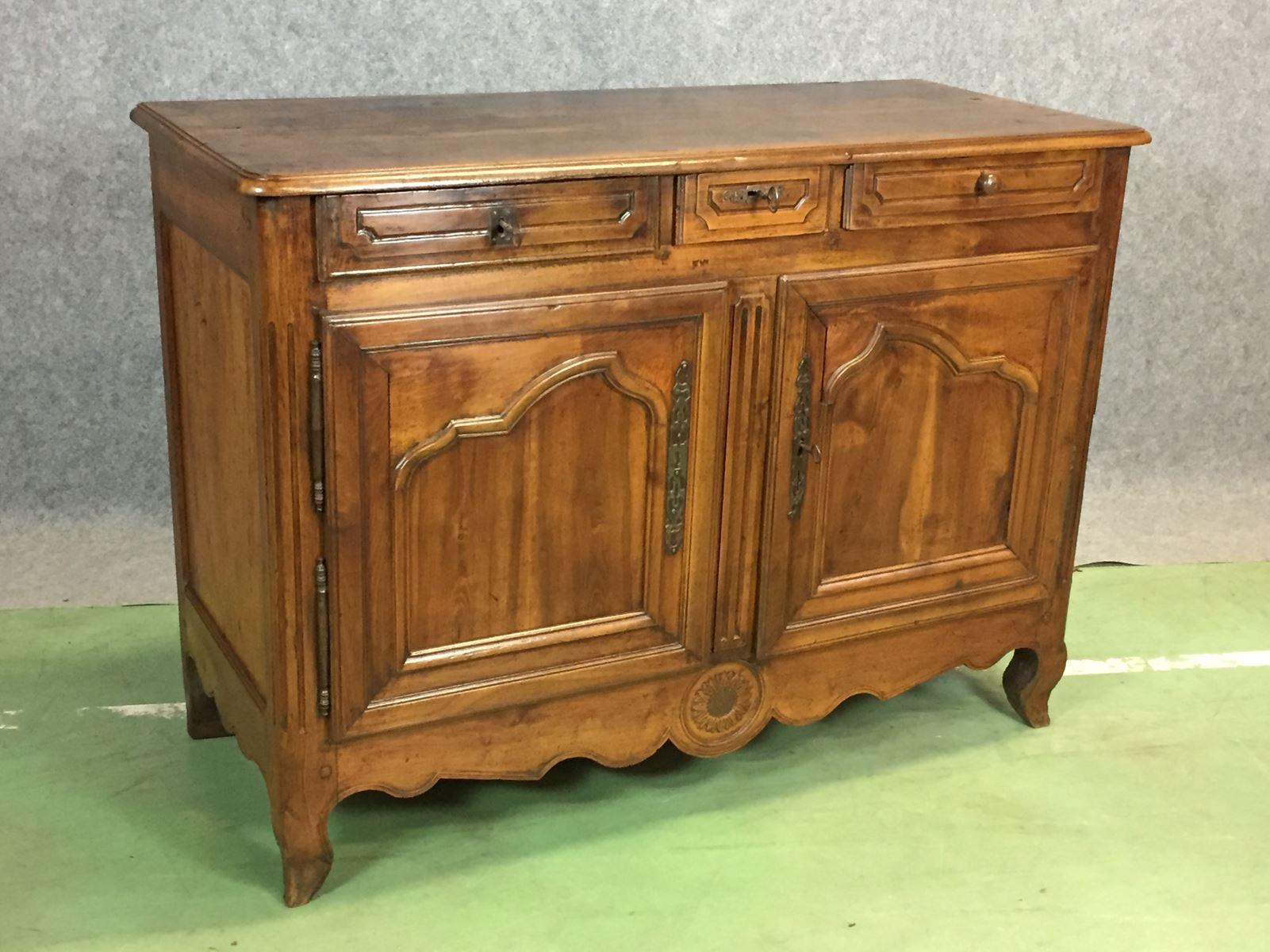 18th Century Louis XV Fruitwood Buffet In Good Condition For Sale In Lannebert, FR