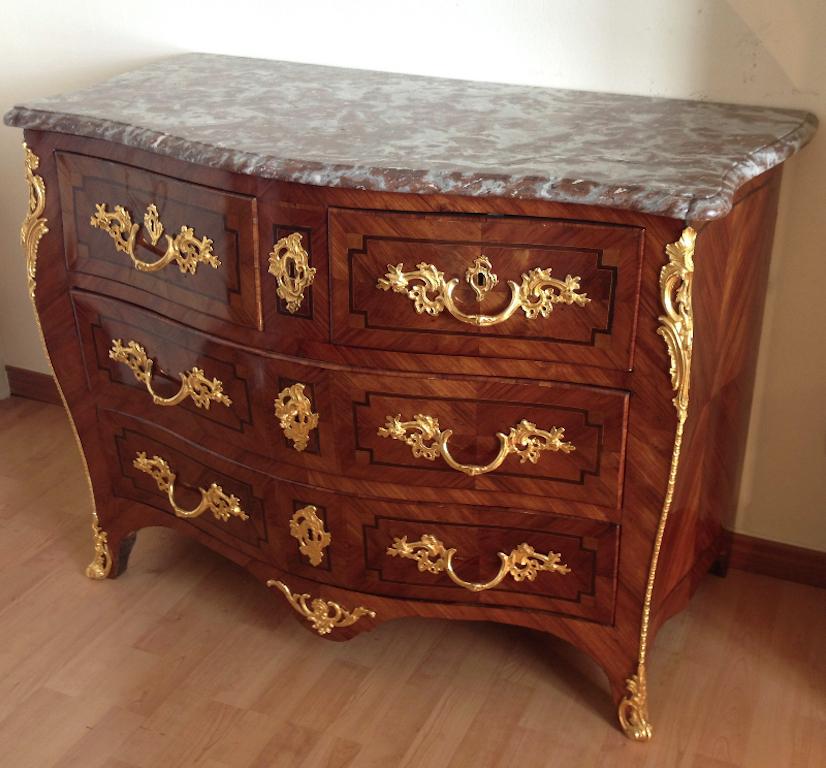 18th Century Louis XV Style Kingwood Commode Chest of Drawers by Pierre Roussel In Good Condition For Sale In Miami, FL
