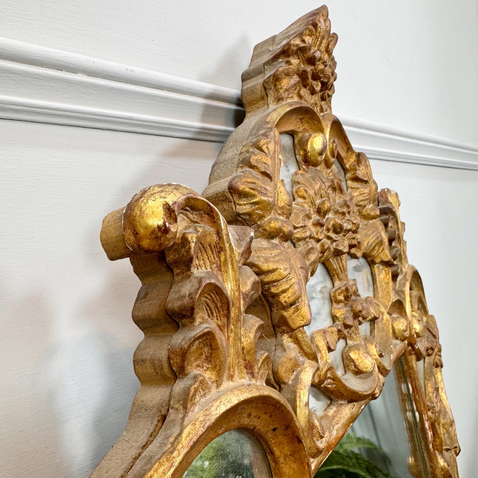 Specchio d'oro in legno dorato Luigi XV del XVIII secolo in vendita 3