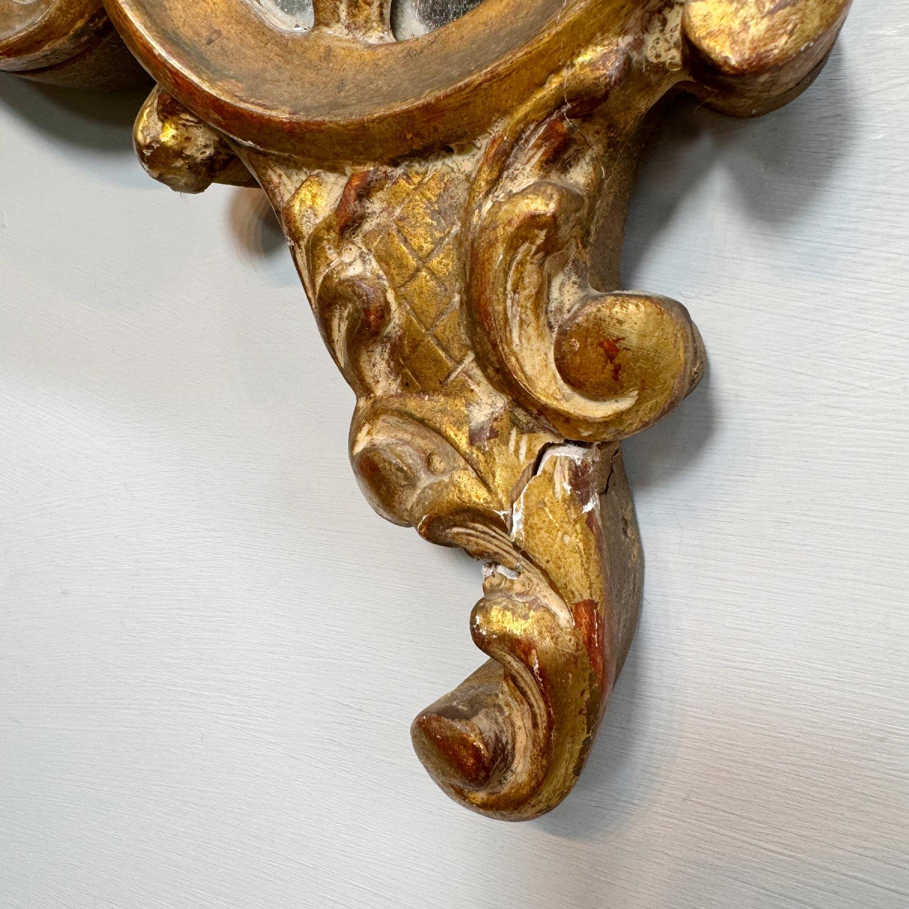 Fatto a mano Specchio d'oro in legno dorato Luigi XV del XVIII secolo in vendita