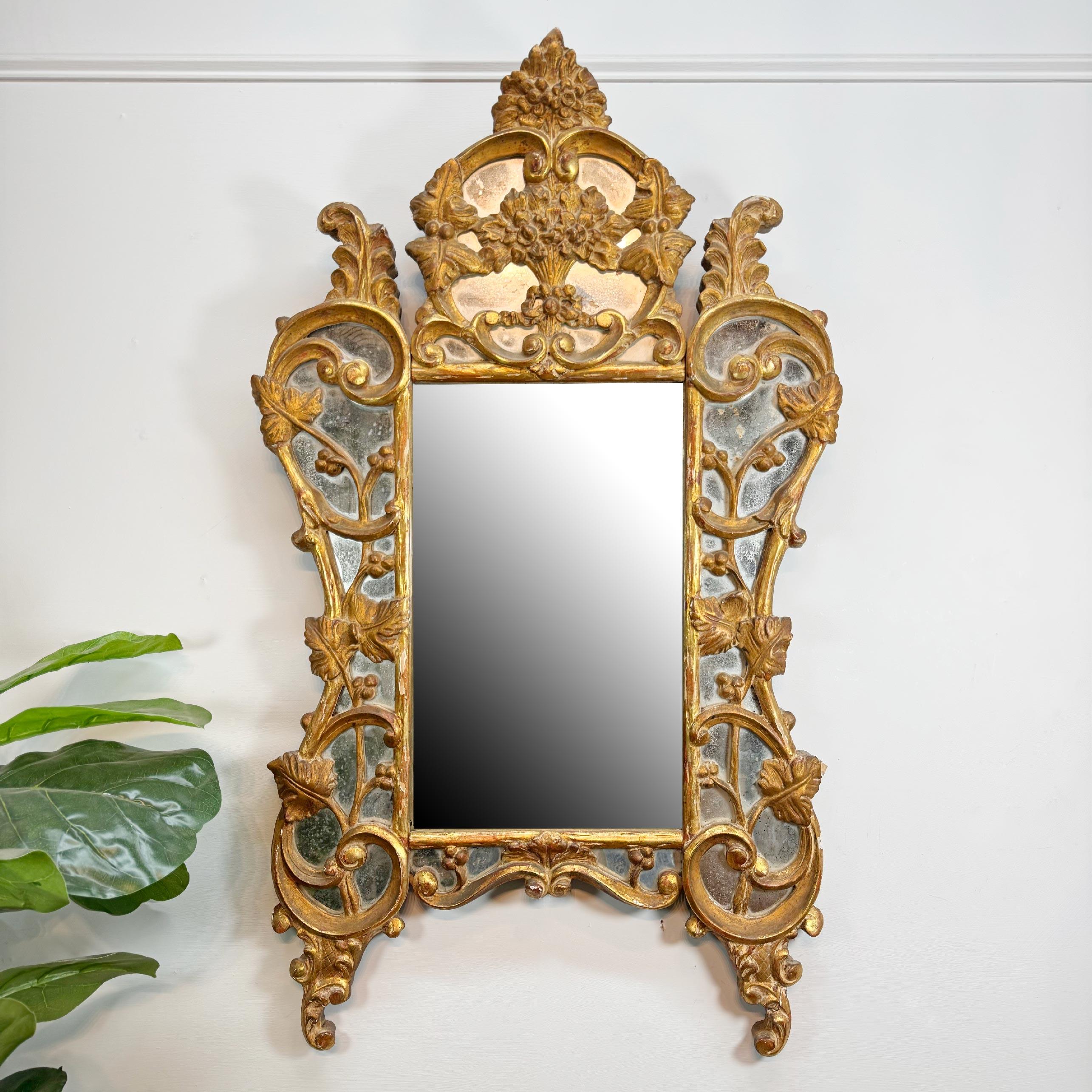 Specchio d'oro in legno dorato Luigi XV del XVIII secolo in vendita 2