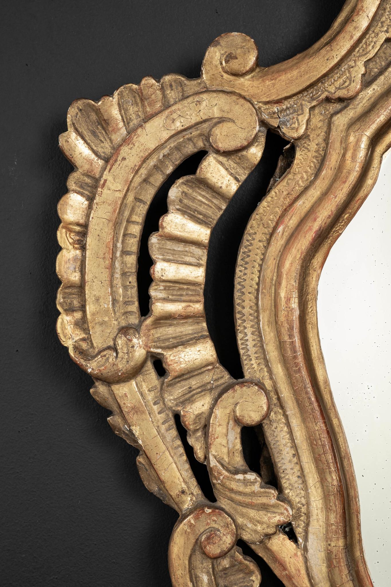 Louis XV Giltwood-Spiegel aus dem 18. im Zustand „Gut“ im Angebot in Houston, TX