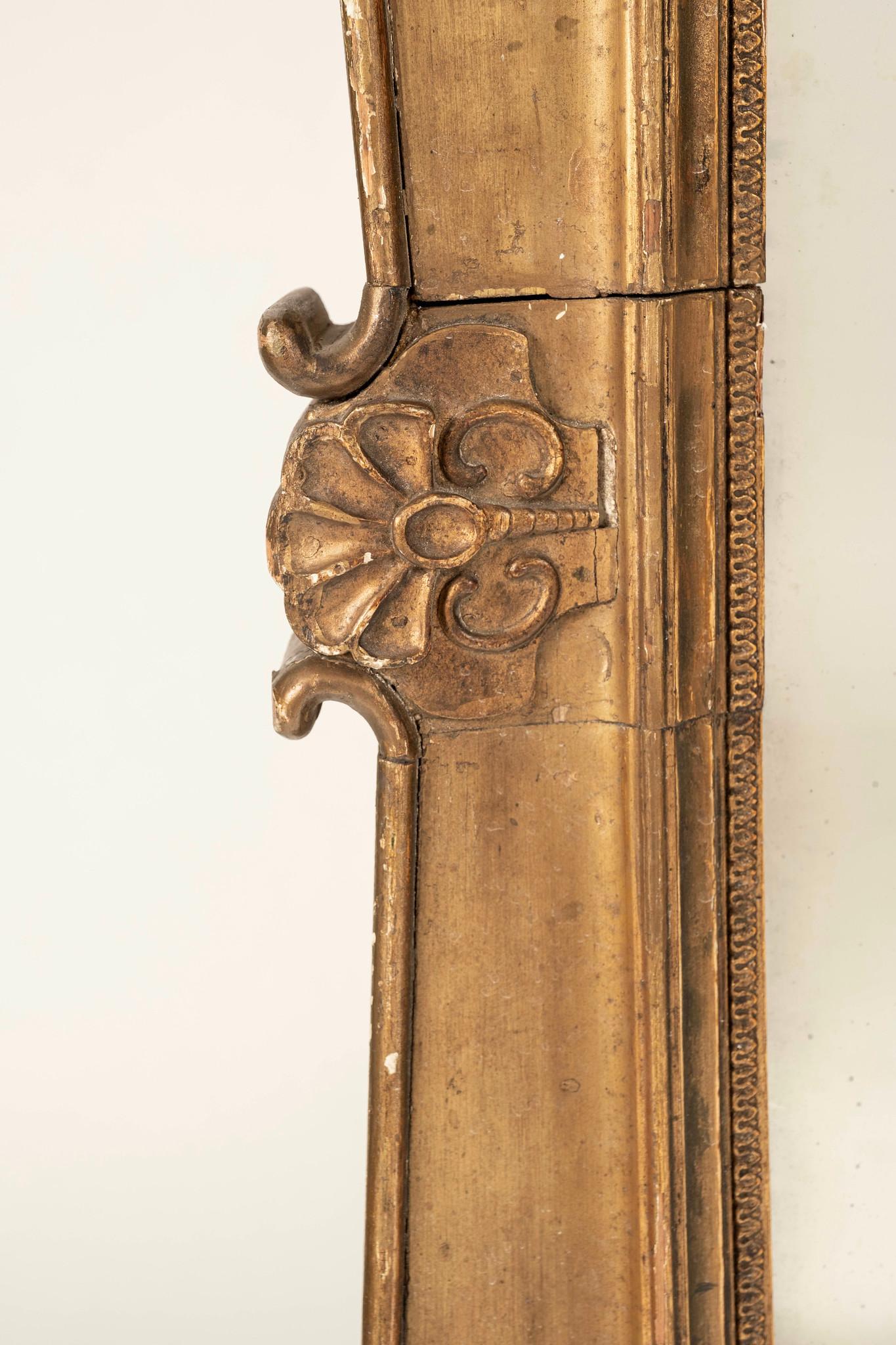 XVIIIe siècle et antérieur Miroir Louis XV du 18ème siècle en bois doré en vente