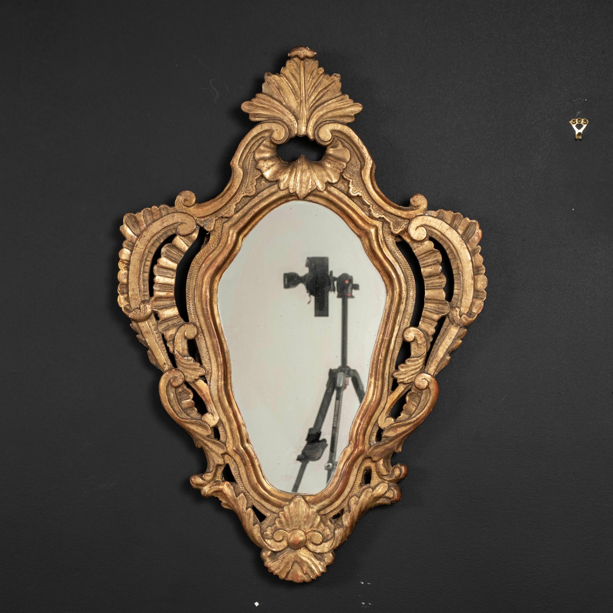 Louis XV Giltwood-Spiegel aus dem 18. (18. Jahrhundert und früher) im Angebot
