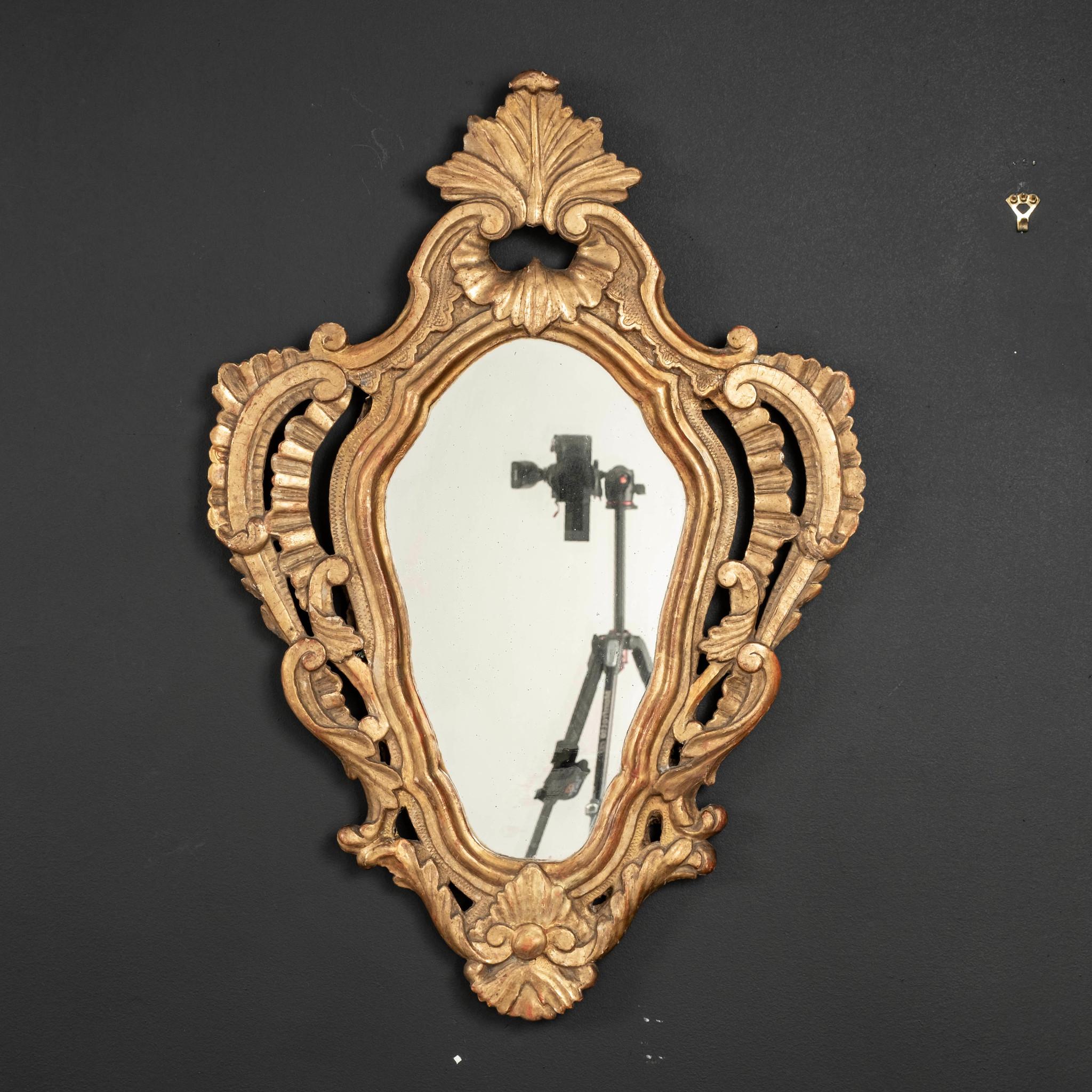Louis XV Giltwood-Spiegel aus dem 18. im Angebot 1