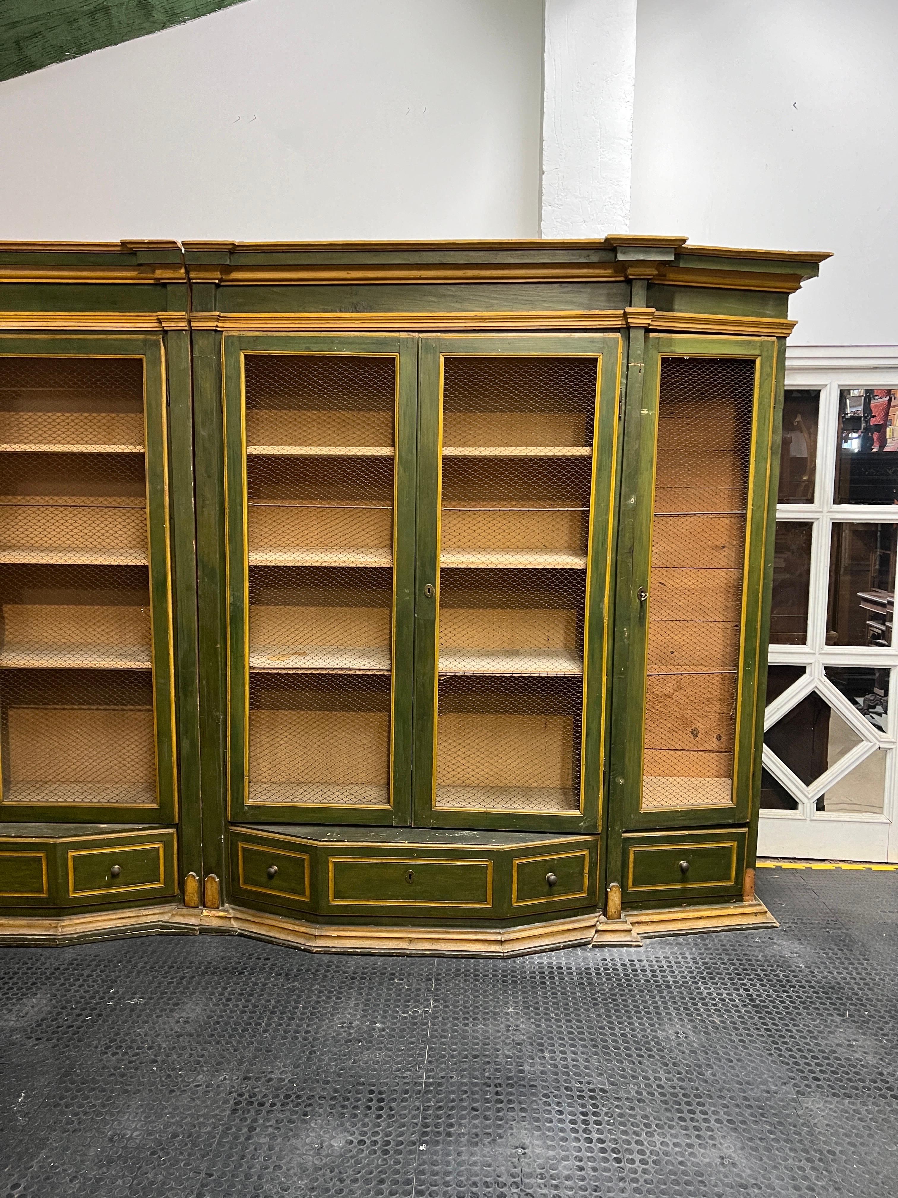 Rare Italian lacquered bookcase , luigi xv era, completely original and removable, great size and quality.
Rare and impressive piece of furniture.
In good aesthetic functional condition and in need of conservative restoration and minor