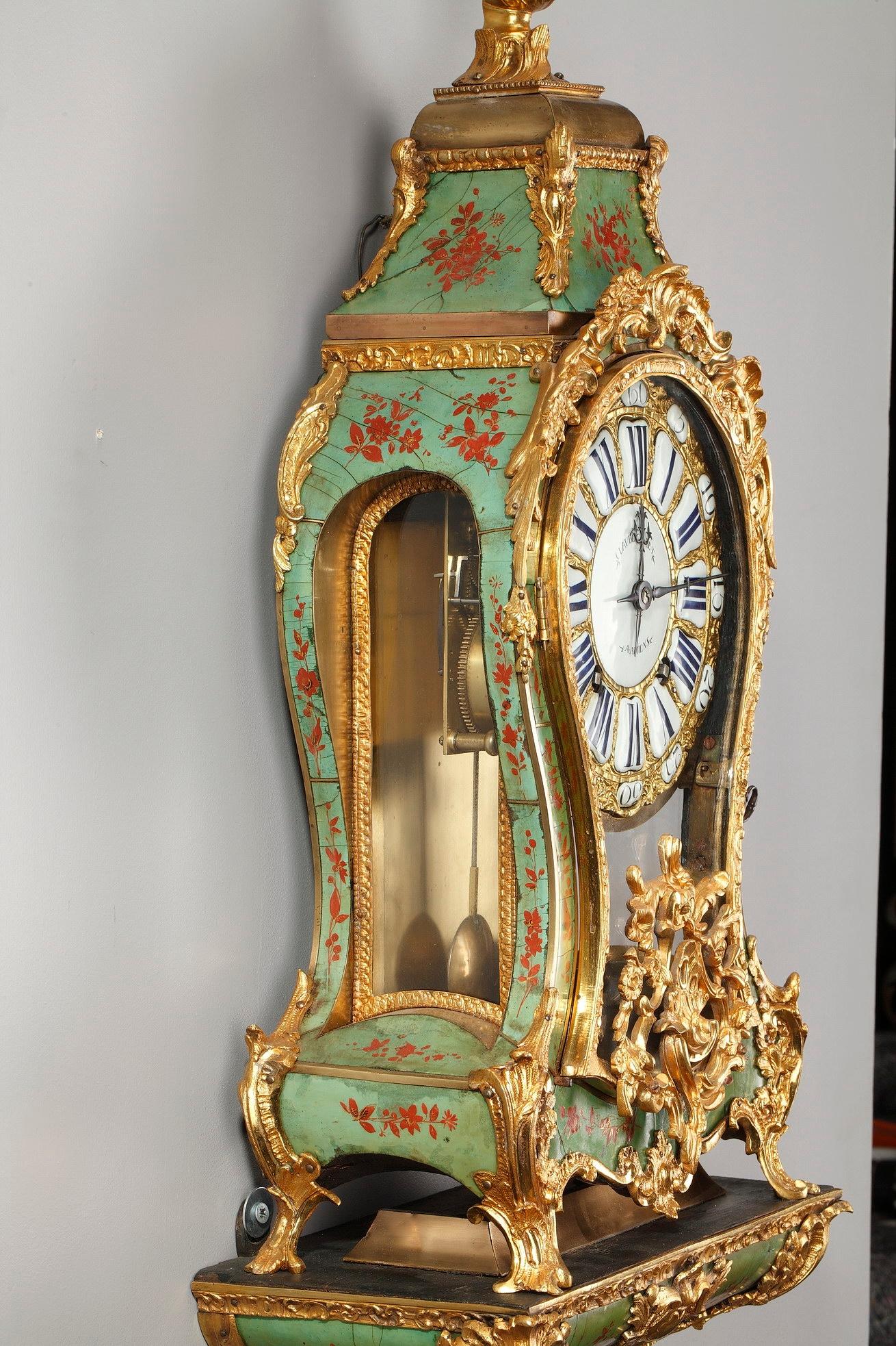 18th Century Louis XV Green Horn Cartel Clock 5