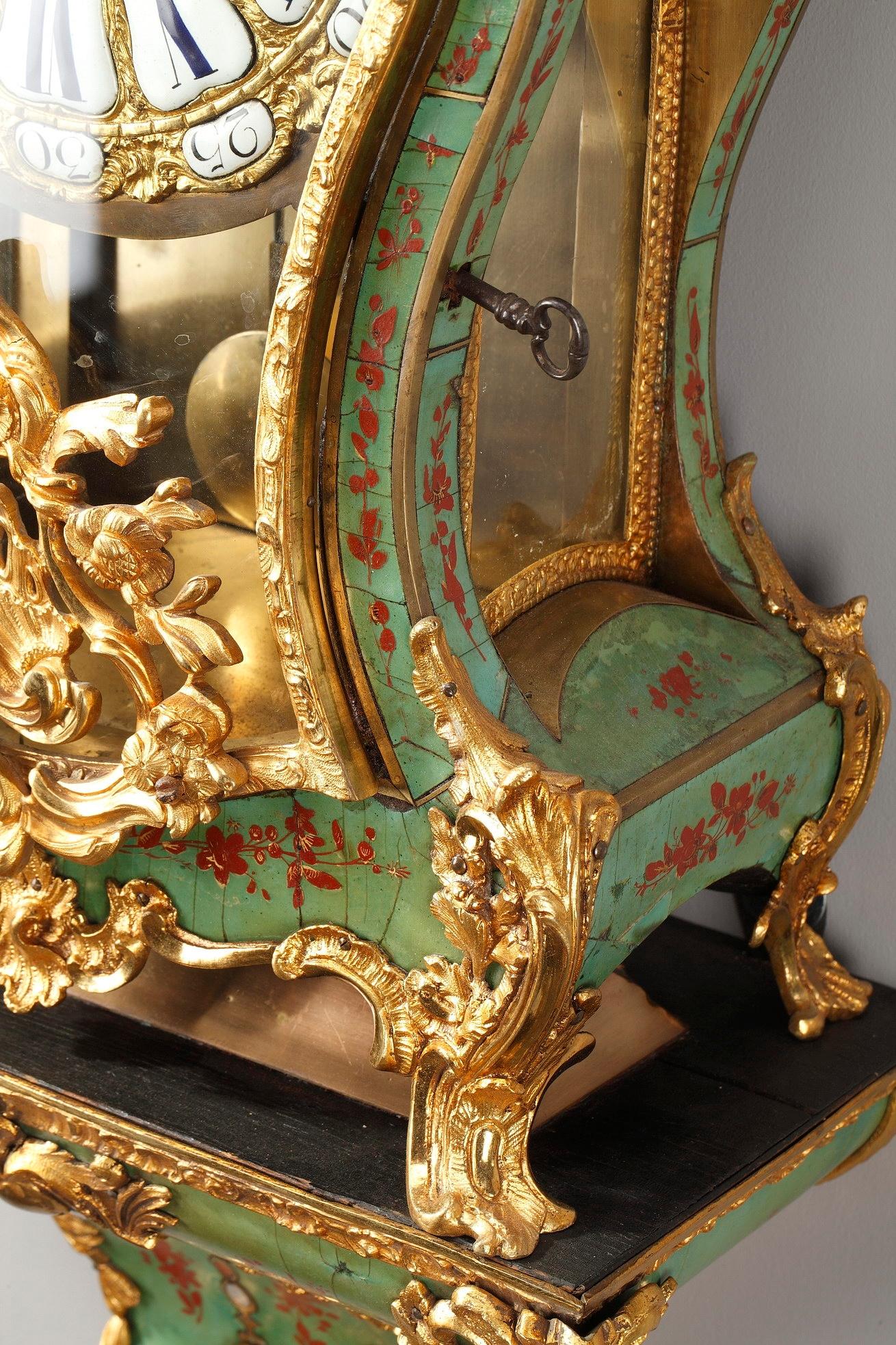 18th Century Louis XV Green Horn Cartel Clock 10