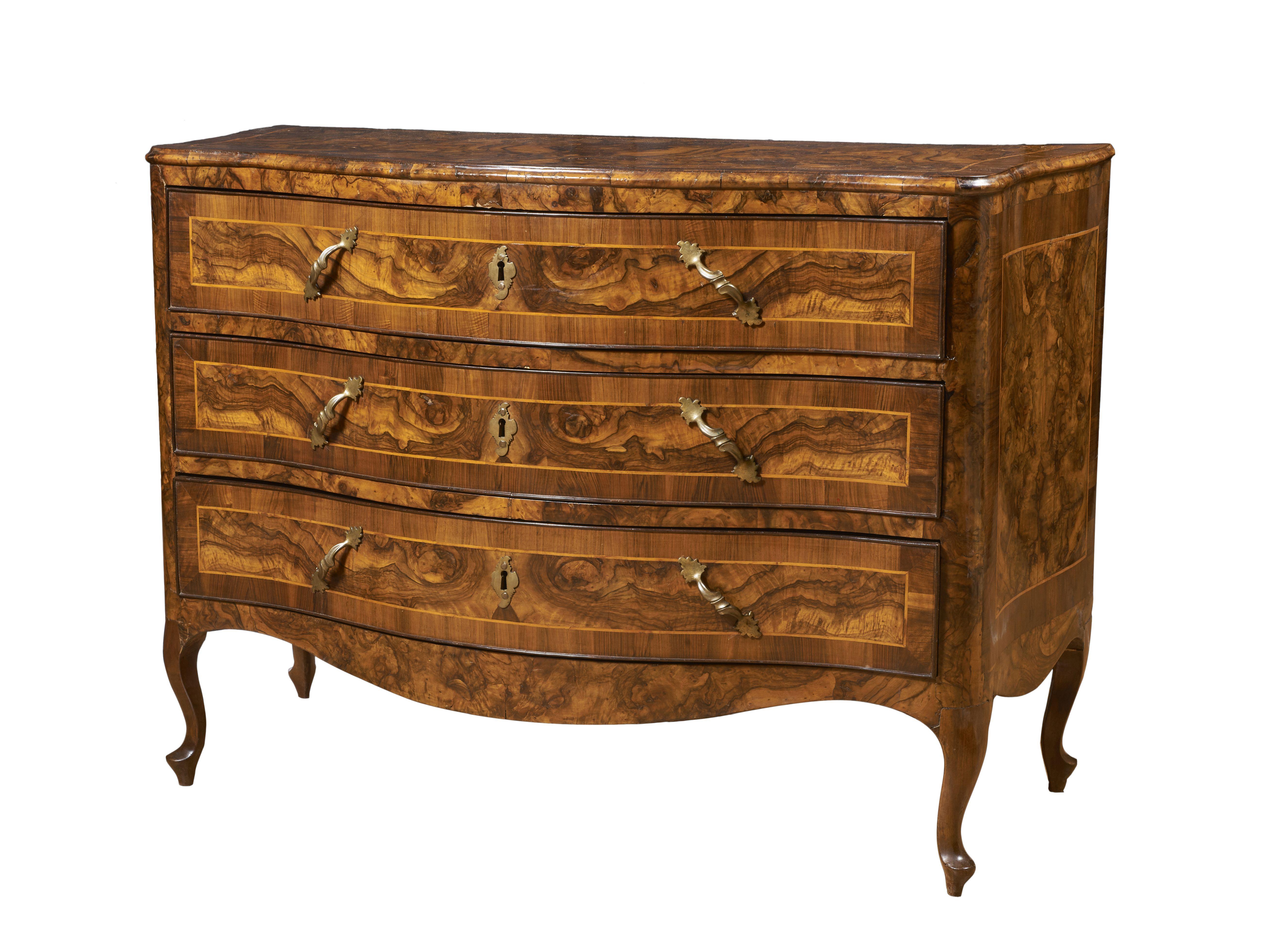 18th Century Louis XV Italian Chest of Drawers Walnut Commode High Leg In Good Condition For Sale In Sanremo, IM