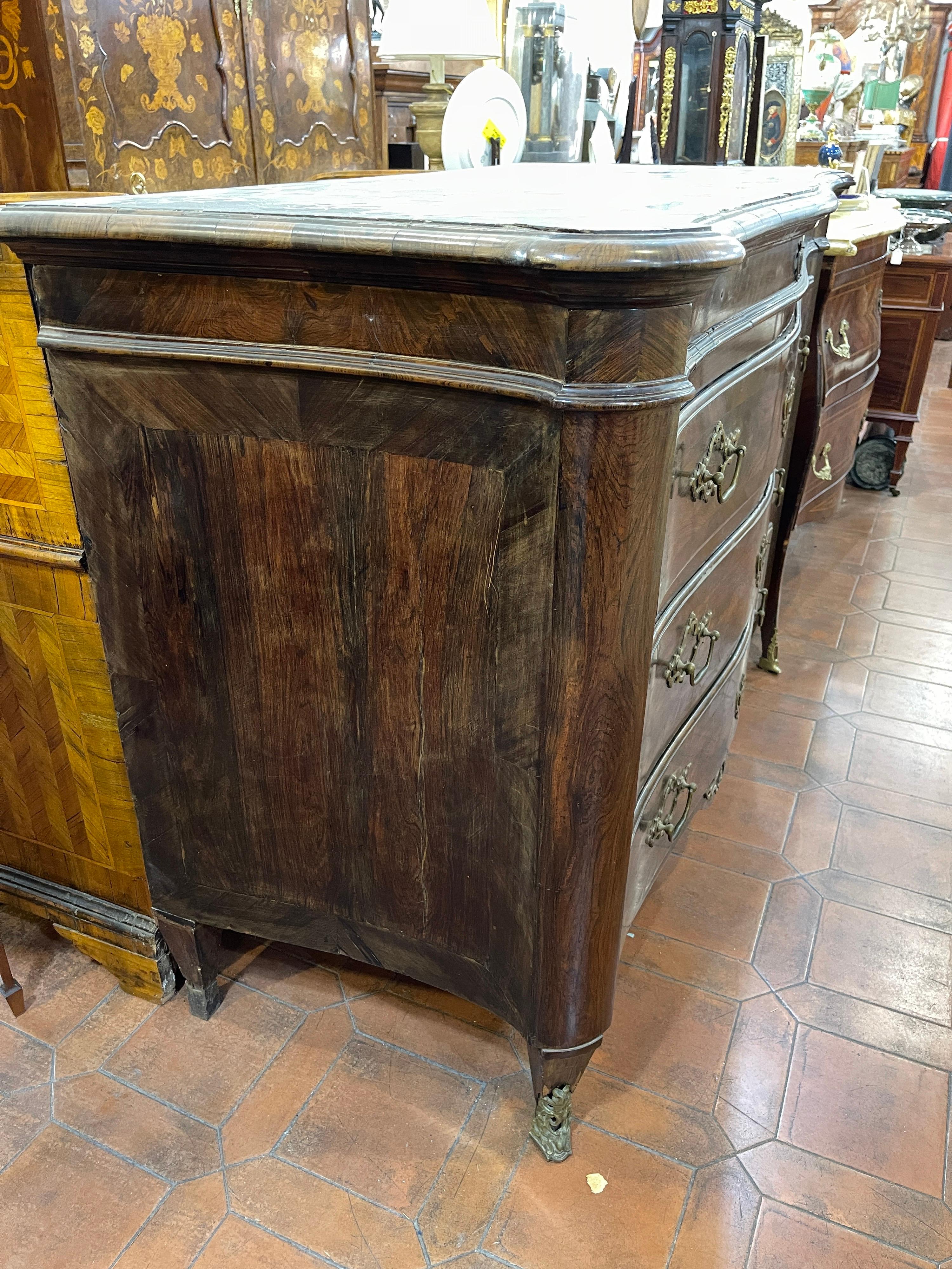 Fantastic Italian chest of drawers, from the Kingdom of Sicily, probably Palermo, rosewood and gilt bronze applications. Chest of drawers with 4 drawers, moved on the sides and marble embedded on the top. The cabinet is to be restored, all missing