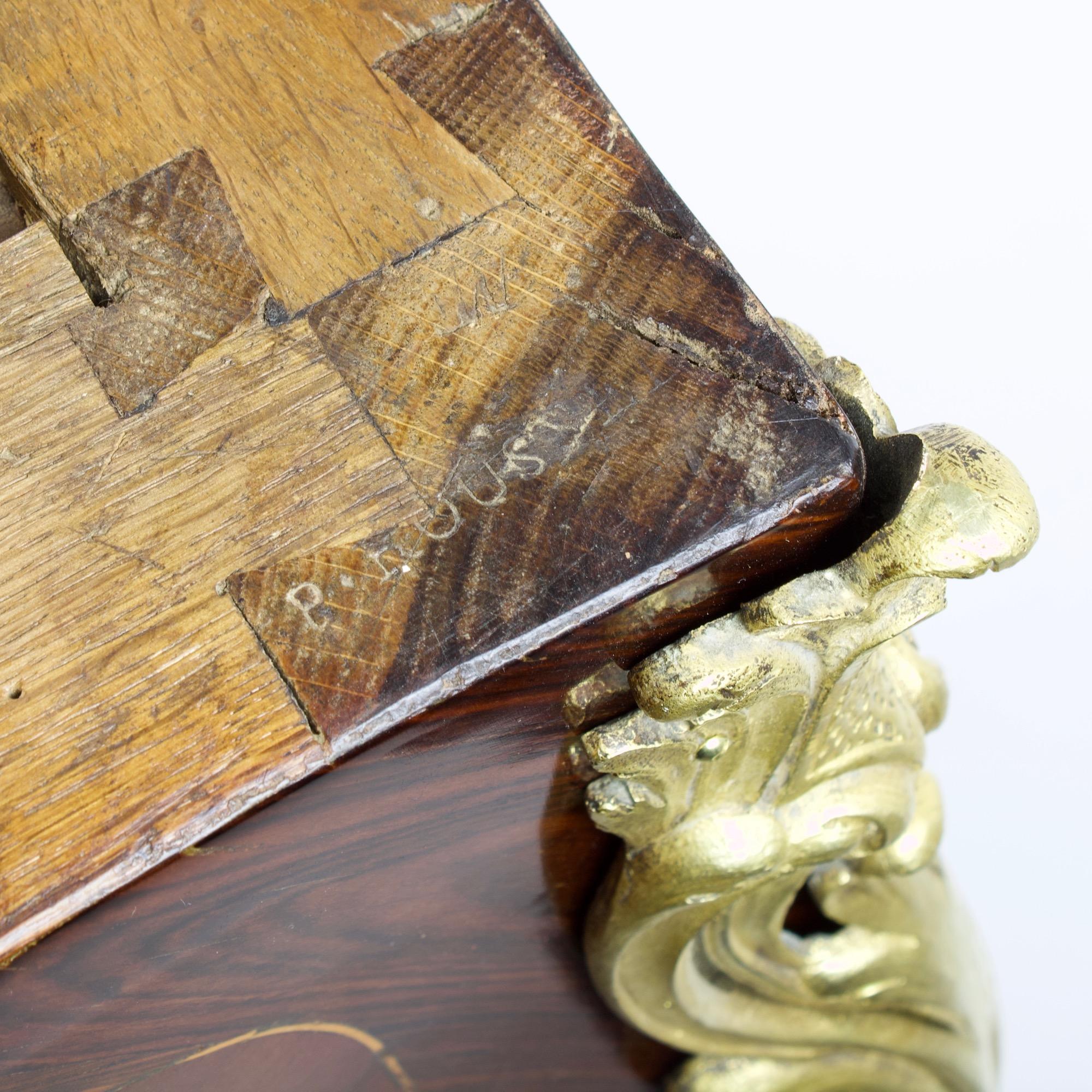 Commode o Sauteuse intarsiata Luigi XV del XVIII secolo, timbrata 