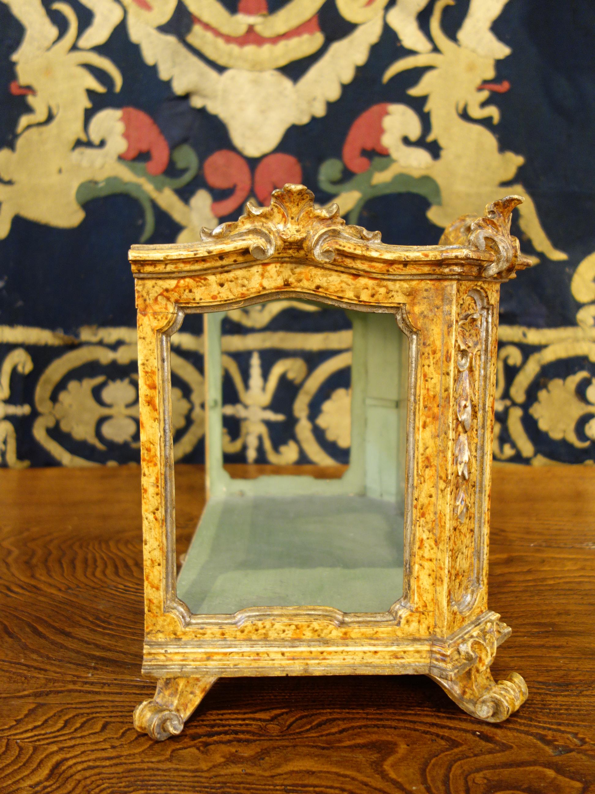 18th Century Louis XV Painted Silver Leaf Display Case Tabernacolo, circa 1770 For Sale 4