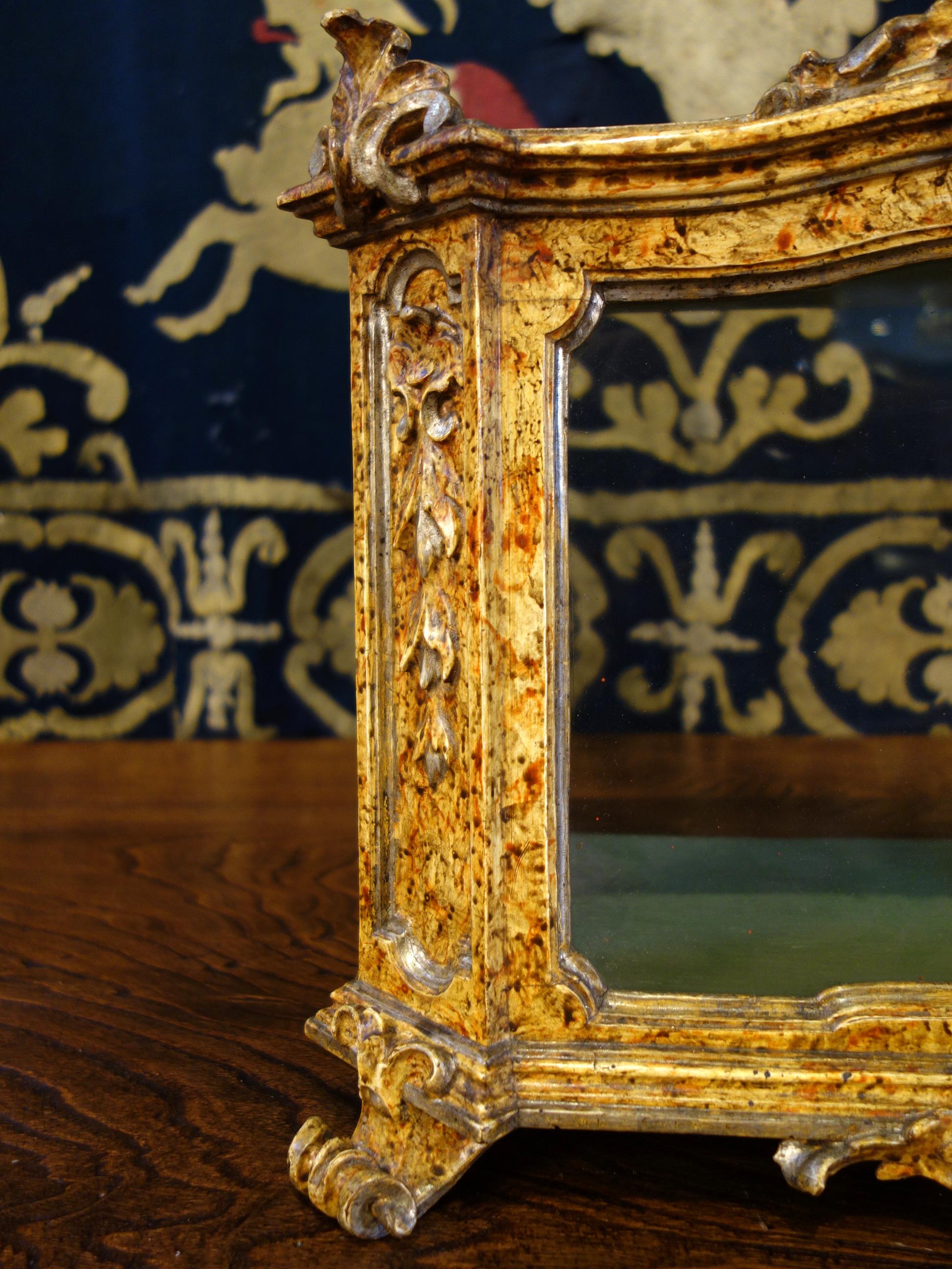Italian 18th Century Louis XV Painted Silver Leaf Display Case Tabernacolo, circa 1770 For Sale