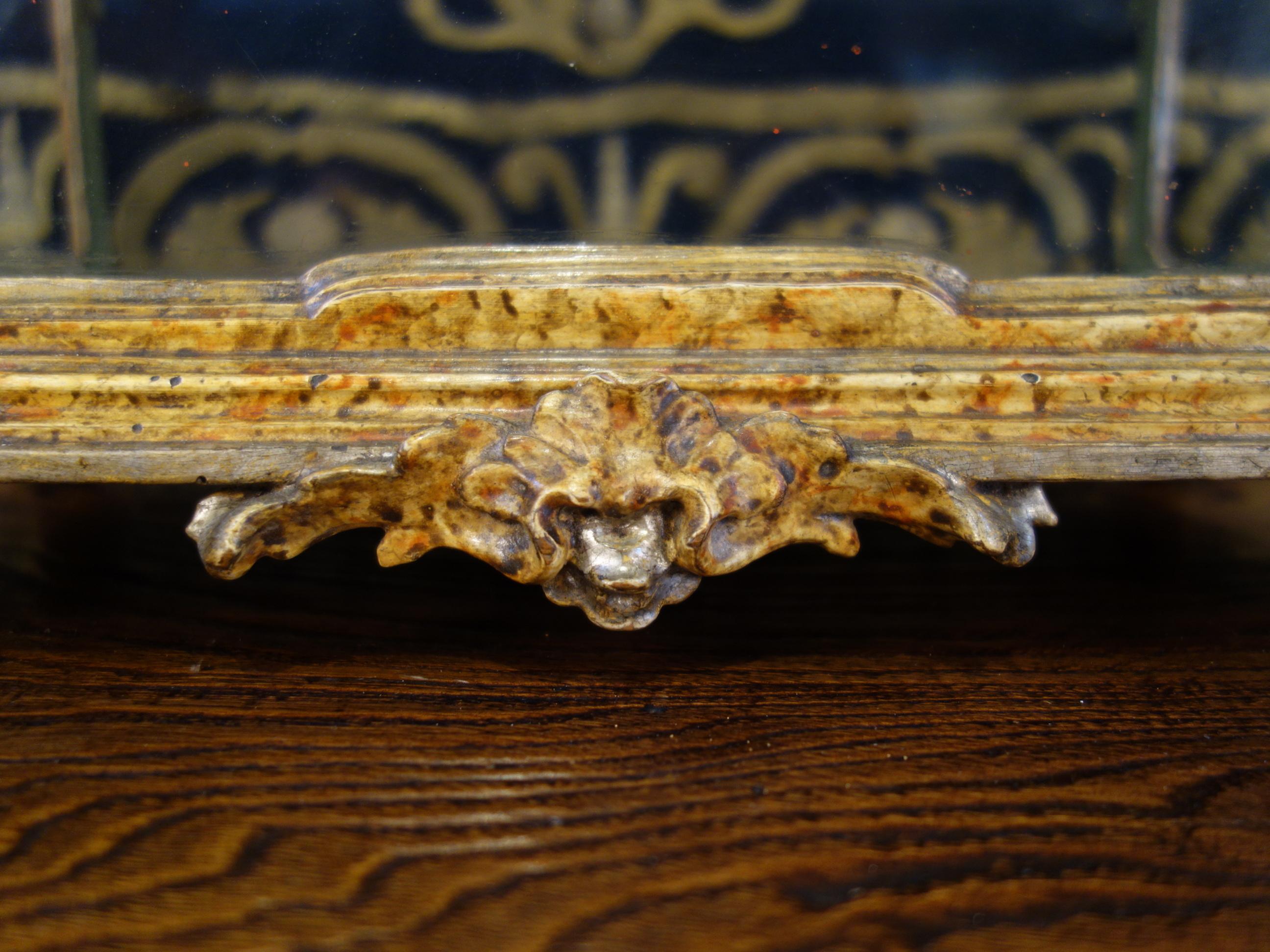 Carved 18th Century Louis XV Painted Silver Leaf Display Case Tabernacolo, circa 1770 For Sale