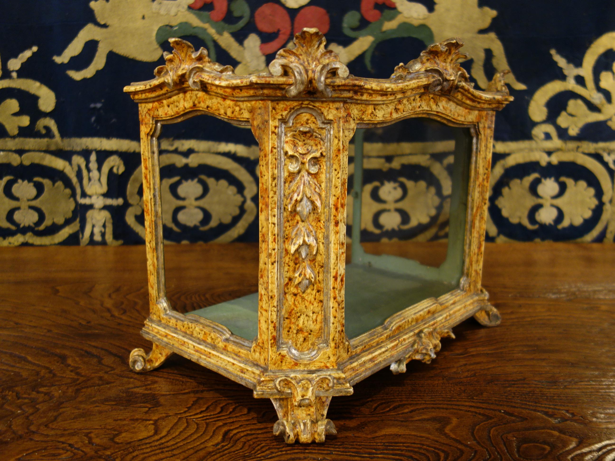 18th Century Louis XV Painted Silver Leaf Display Case Tabernacolo, circa 1770 For Sale 2
