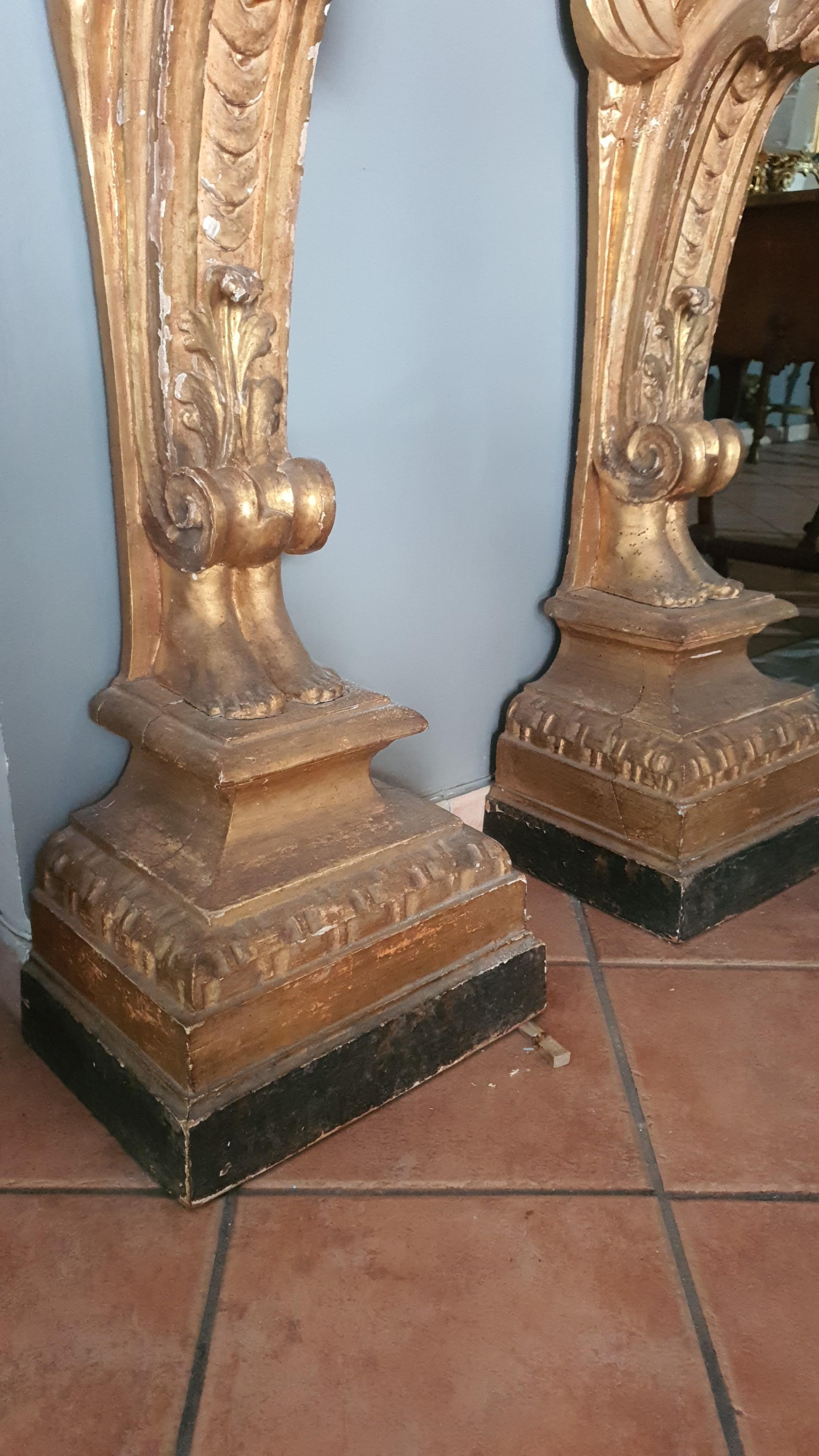 French 18th Century Louis XV Pair of Pilasters in Gilded Wood Carved Caryatids For Sale