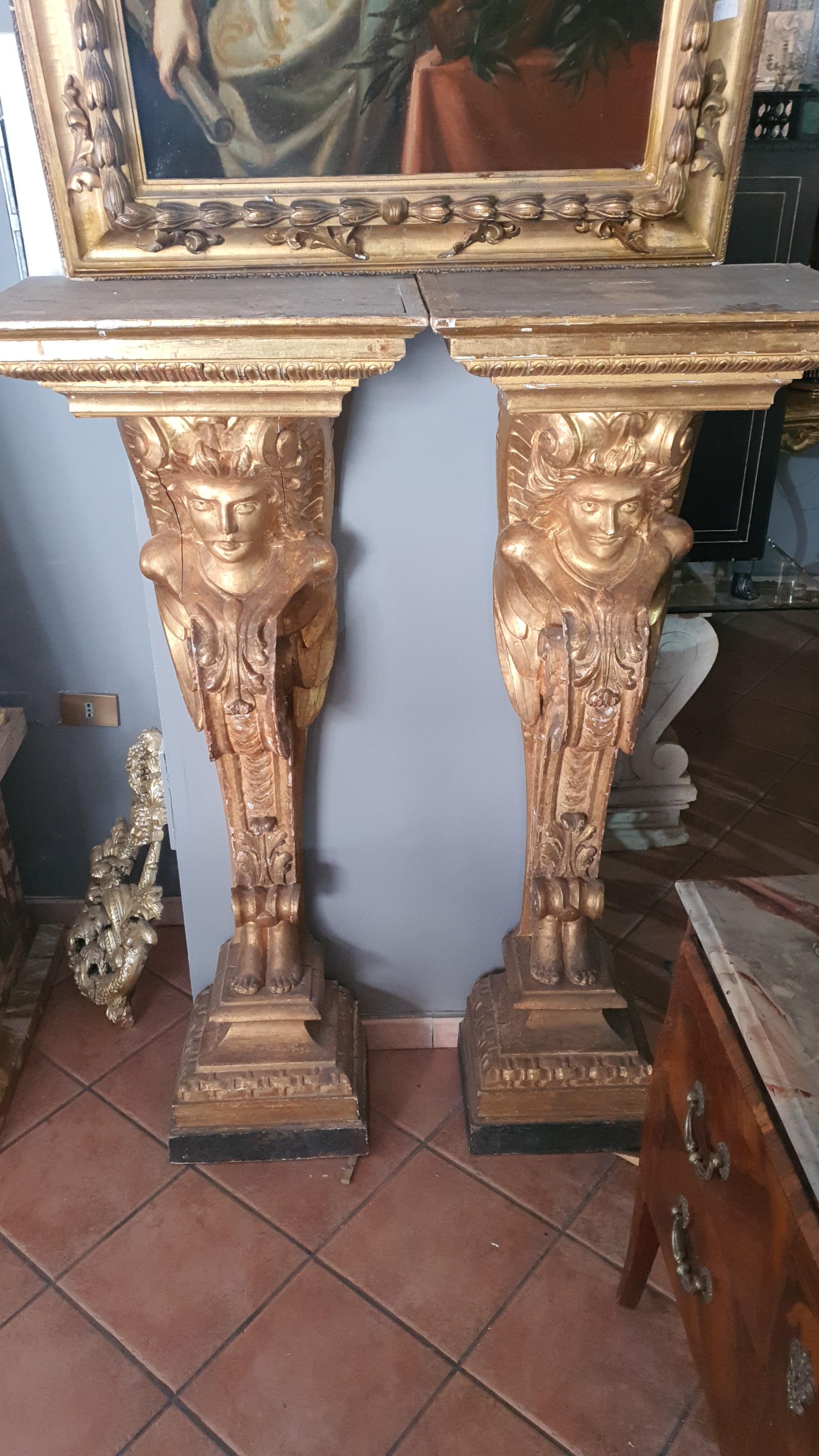 18th Century Louis XV Pair of Pilasters in Gilded Wood Carved Caryatids In Good Condition For Sale In PALERMO, IT