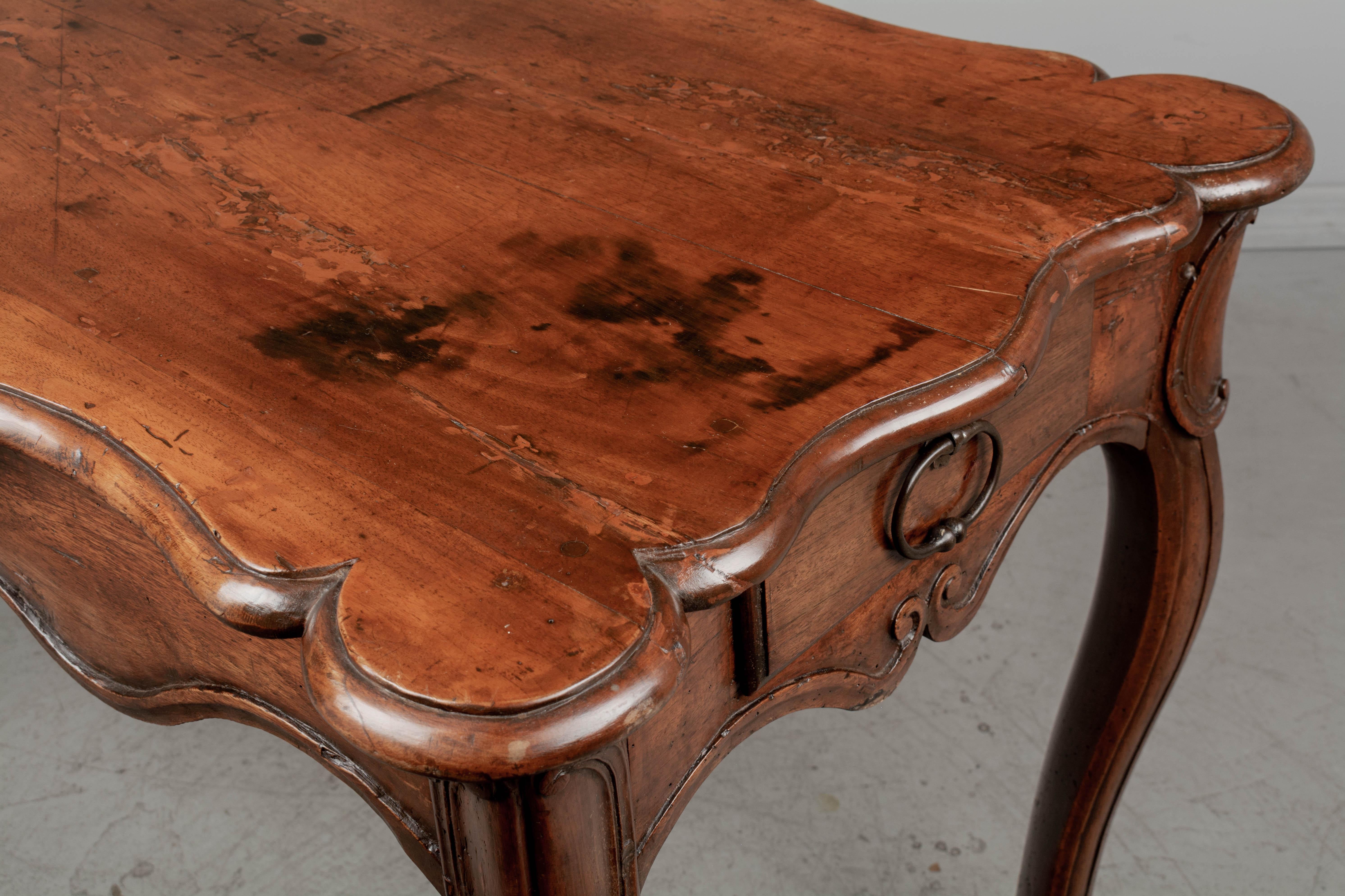 18th Century, Louis XV Provencal Center Table For Sale 5