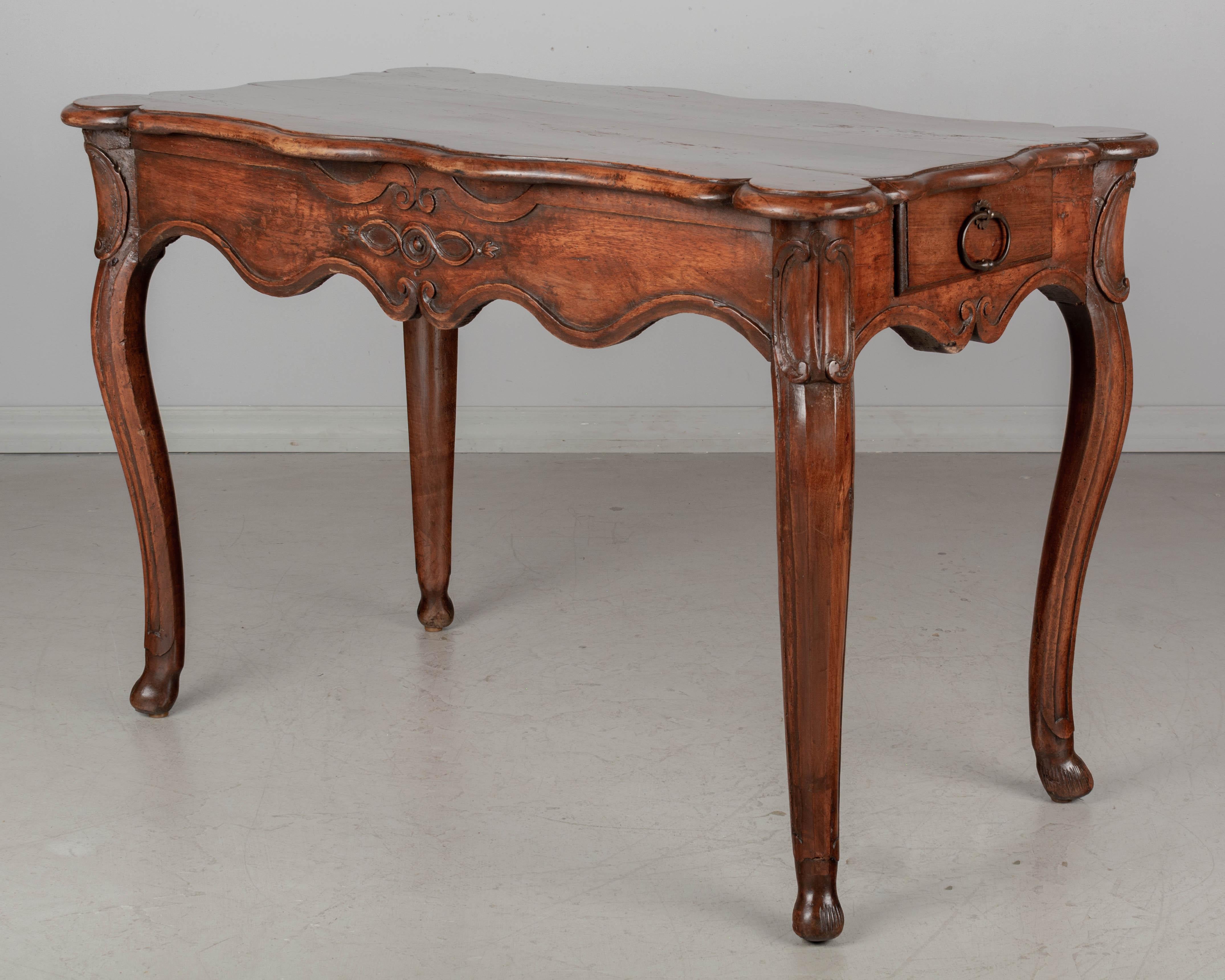 Sculpté à la main XVIIIe siècle, Table centrale provençale Louis XV en vente