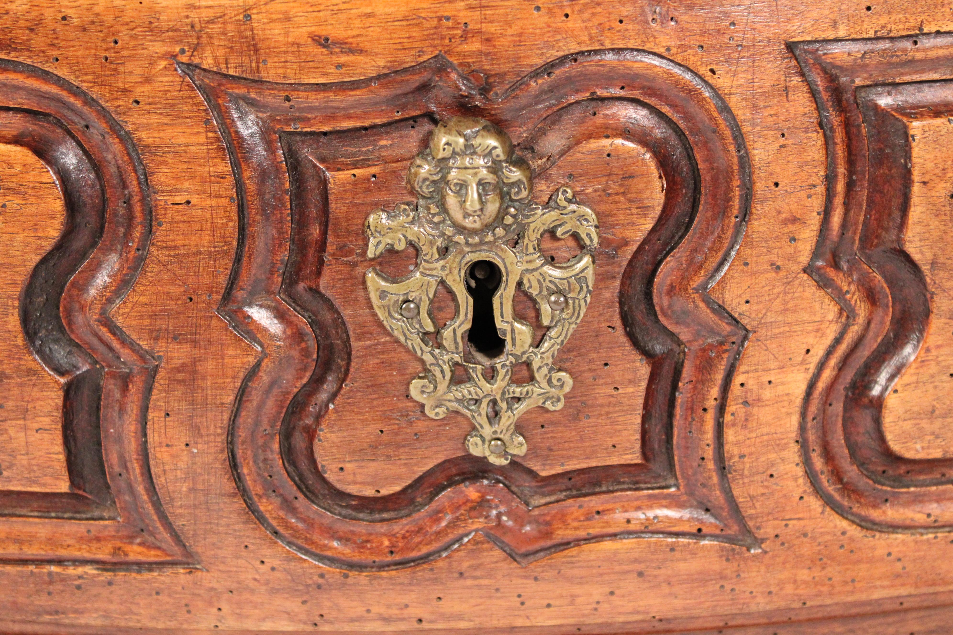 Cassettone in legno di noce Luigi XV del XVIII secolo in vendita 5