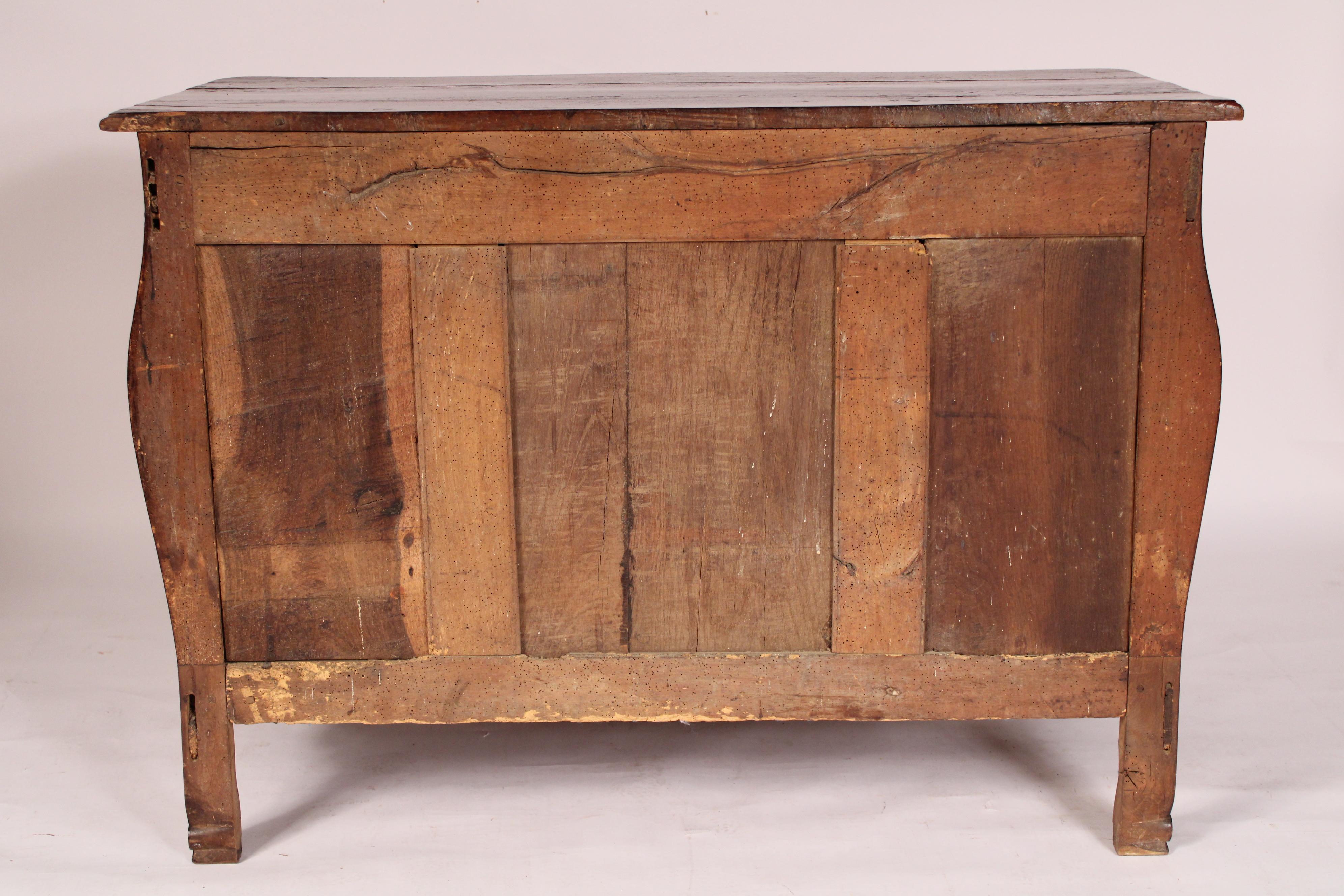 Cassettone in legno di noce Luigi XV del XVIII secolo in vendita 8