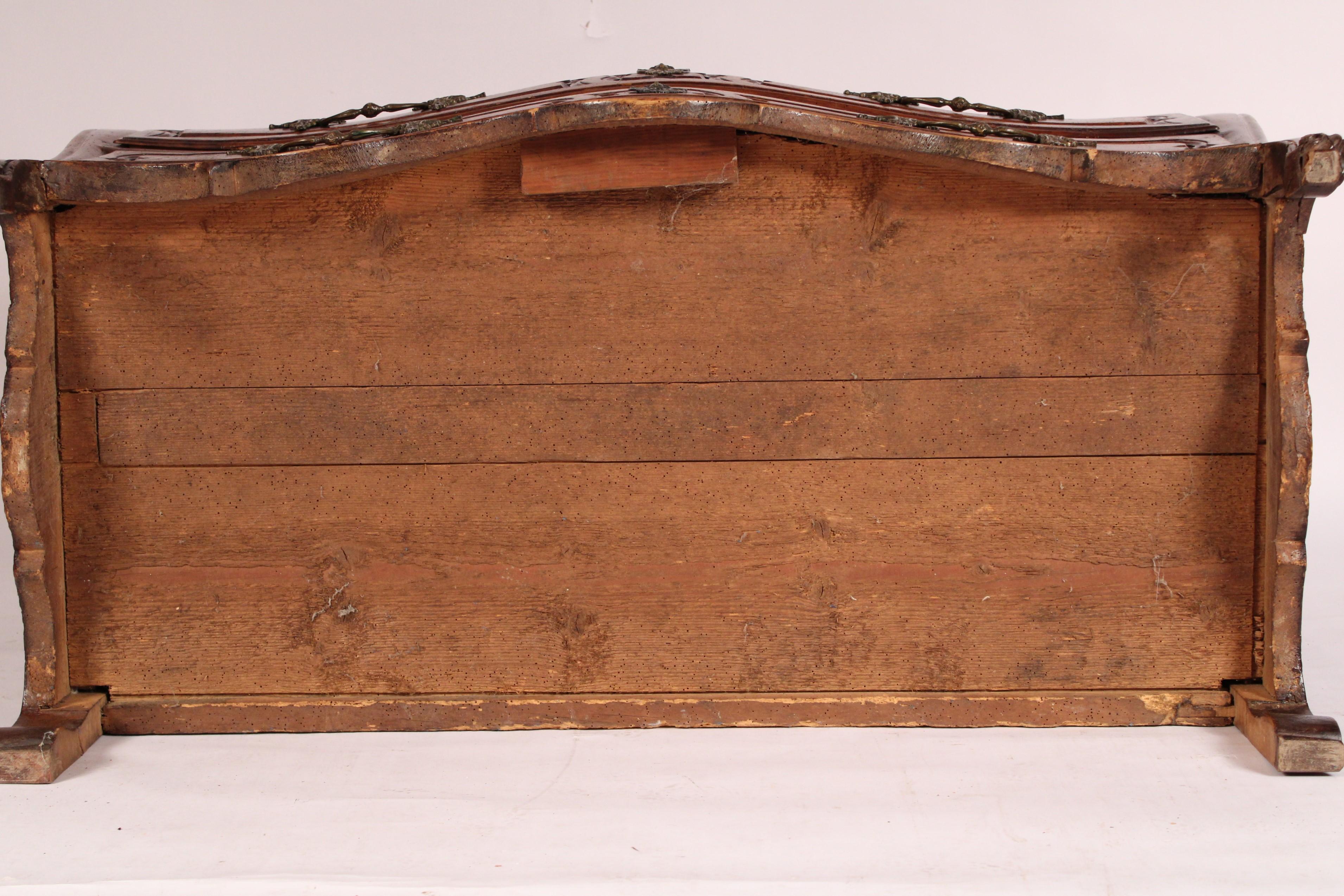 Cassettone in legno di noce Luigi XV del XVIII secolo in vendita 9