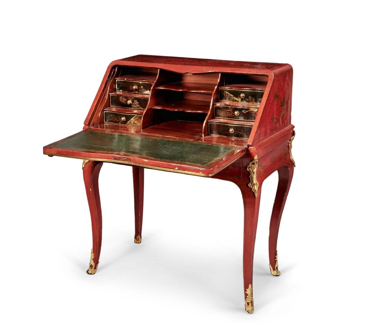 Escritorio con Chinoiserie Roja Luis XV del Siglo XVIII Por Pierre Migeon Vaciado en venta