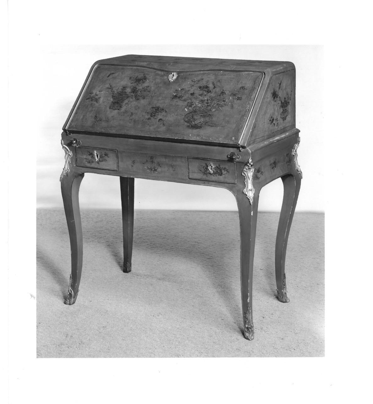 Escritorio con Chinoiserie Roja Luis XV del Siglo XVIII Por Pierre Migeon Bronce en venta