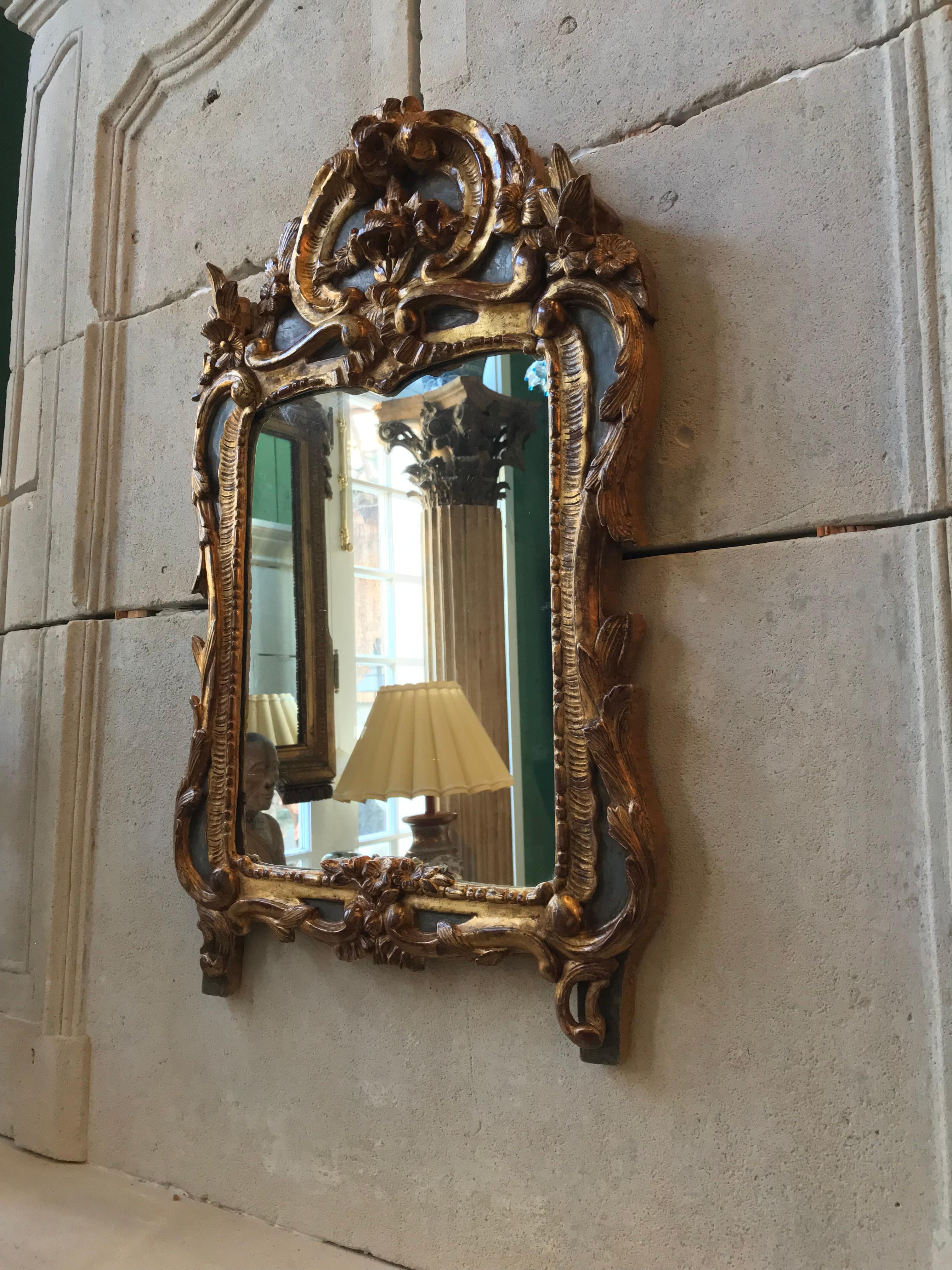 18th C. Louis XV  Giltwood Mirror glass decorative wall mount Hand carved wood  In Good Condition In West Hollywood, CA