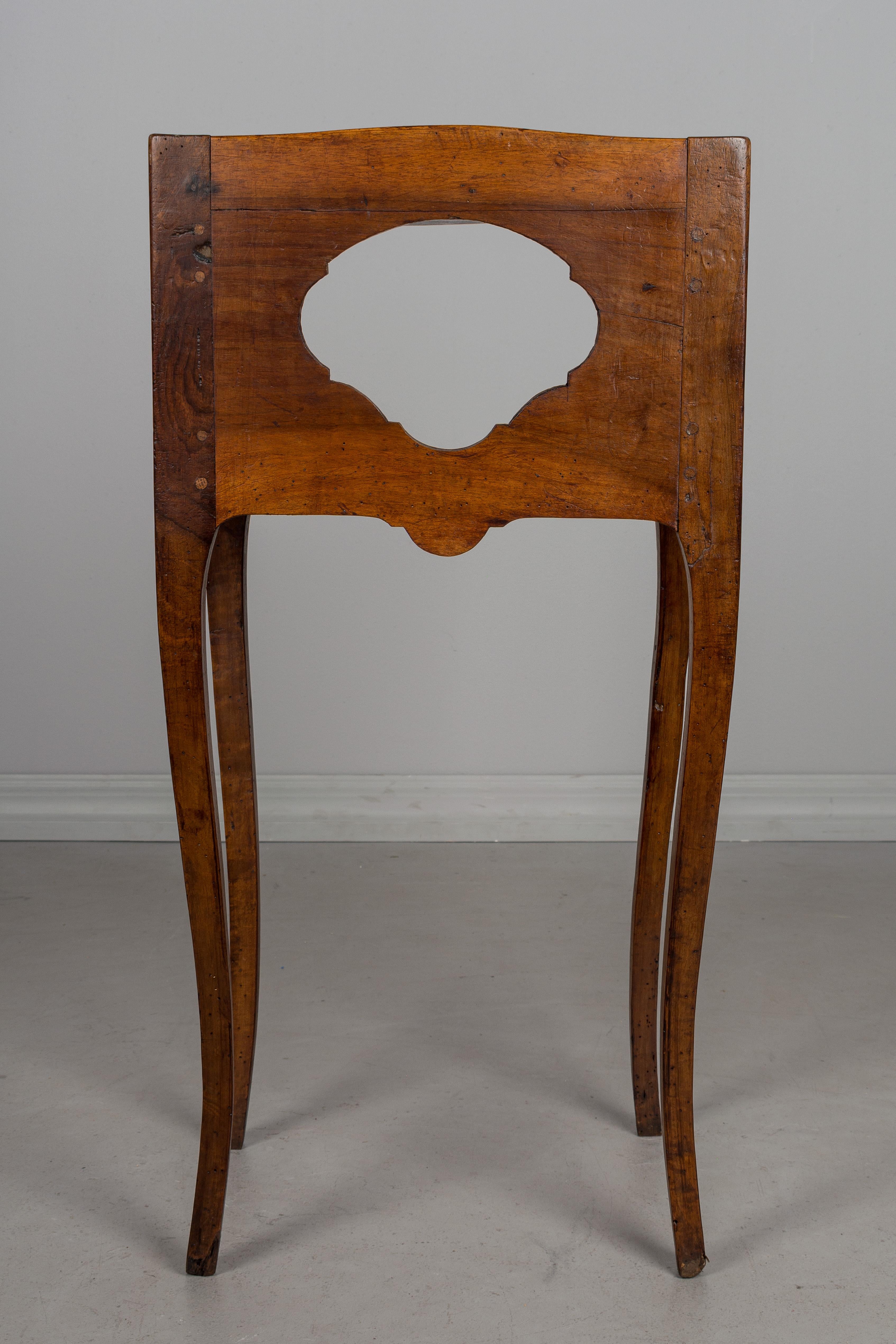 18th Century Louis XV Side Table (Handgefertigt)