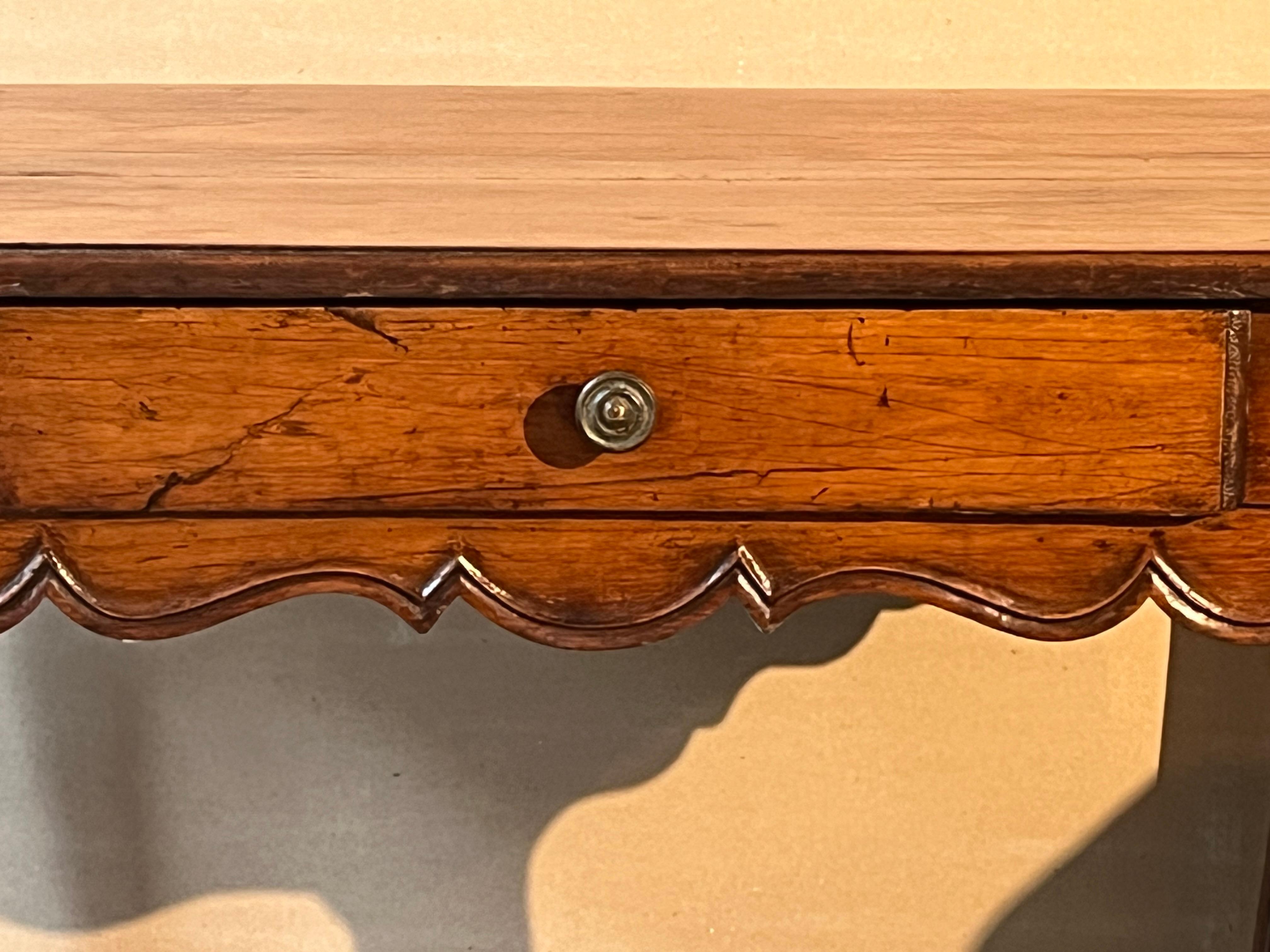 XVIIIe siècle et antérieur Table d'appoint Louis XV du XVIIIe siècle en vente